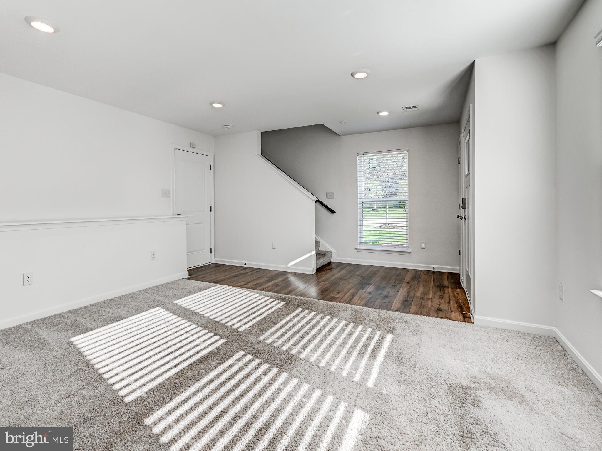 MEDFIELD - Residential