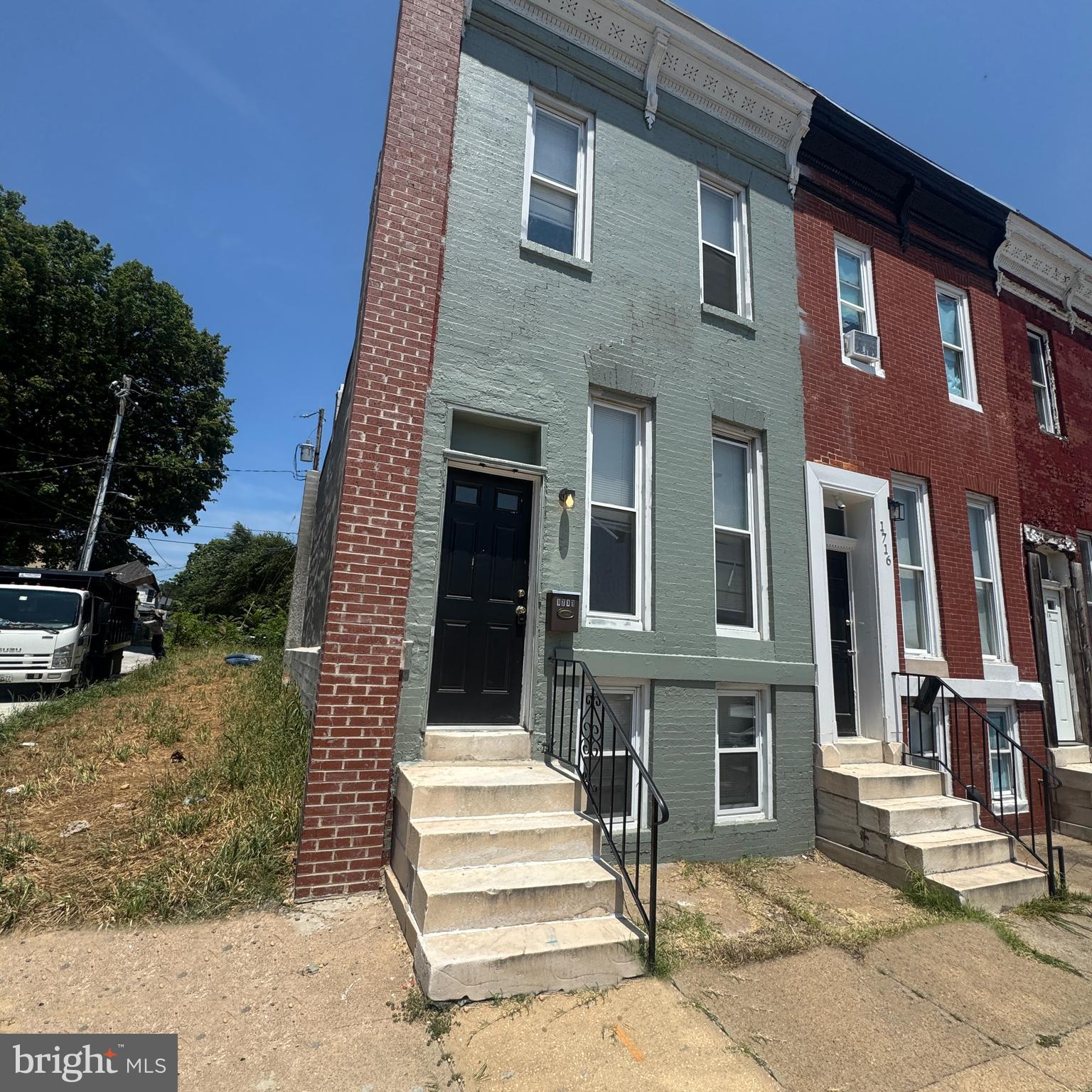 1718 RIGGS AVENUE