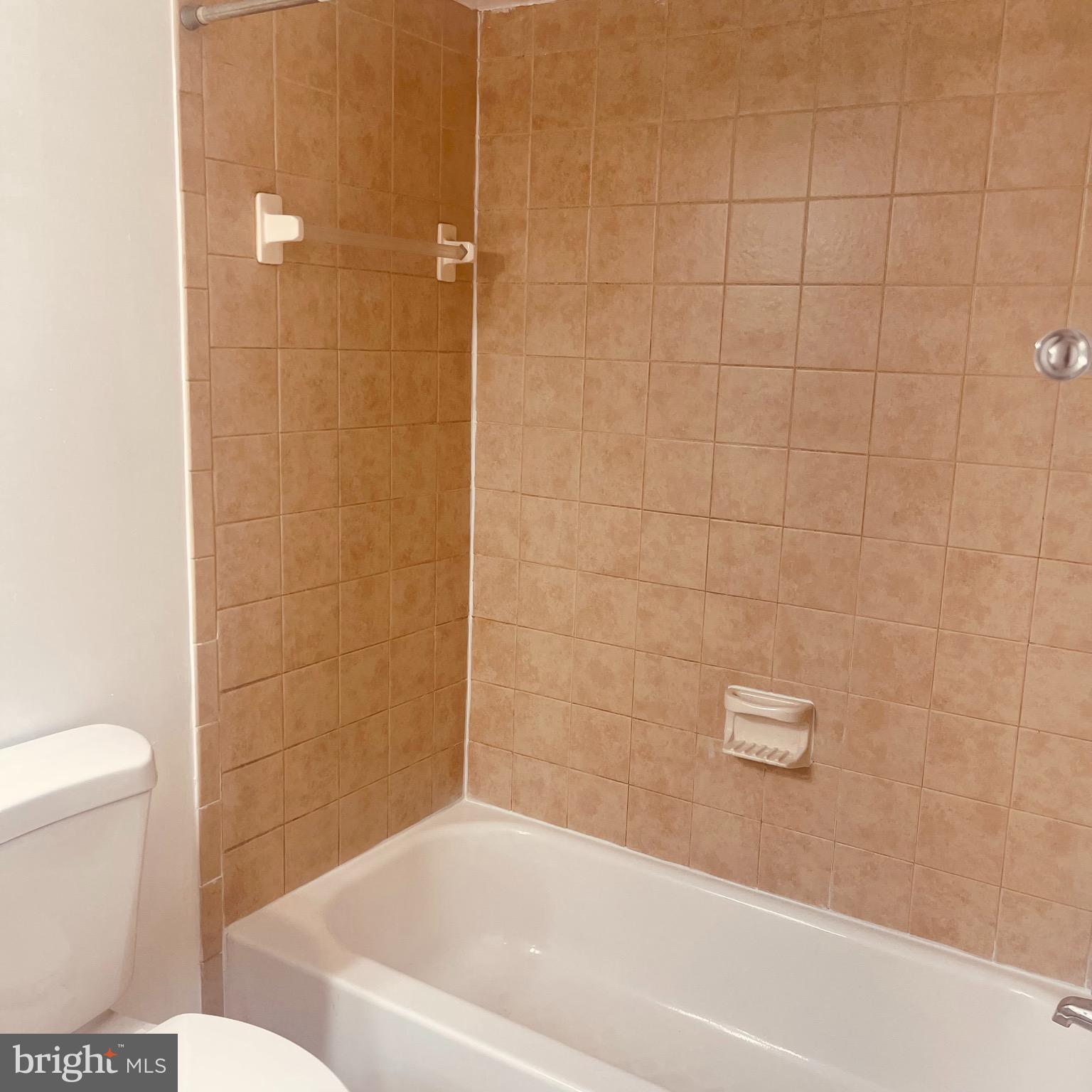 MARLOW TOWERS CONDOMINIUMS - Residential Lease