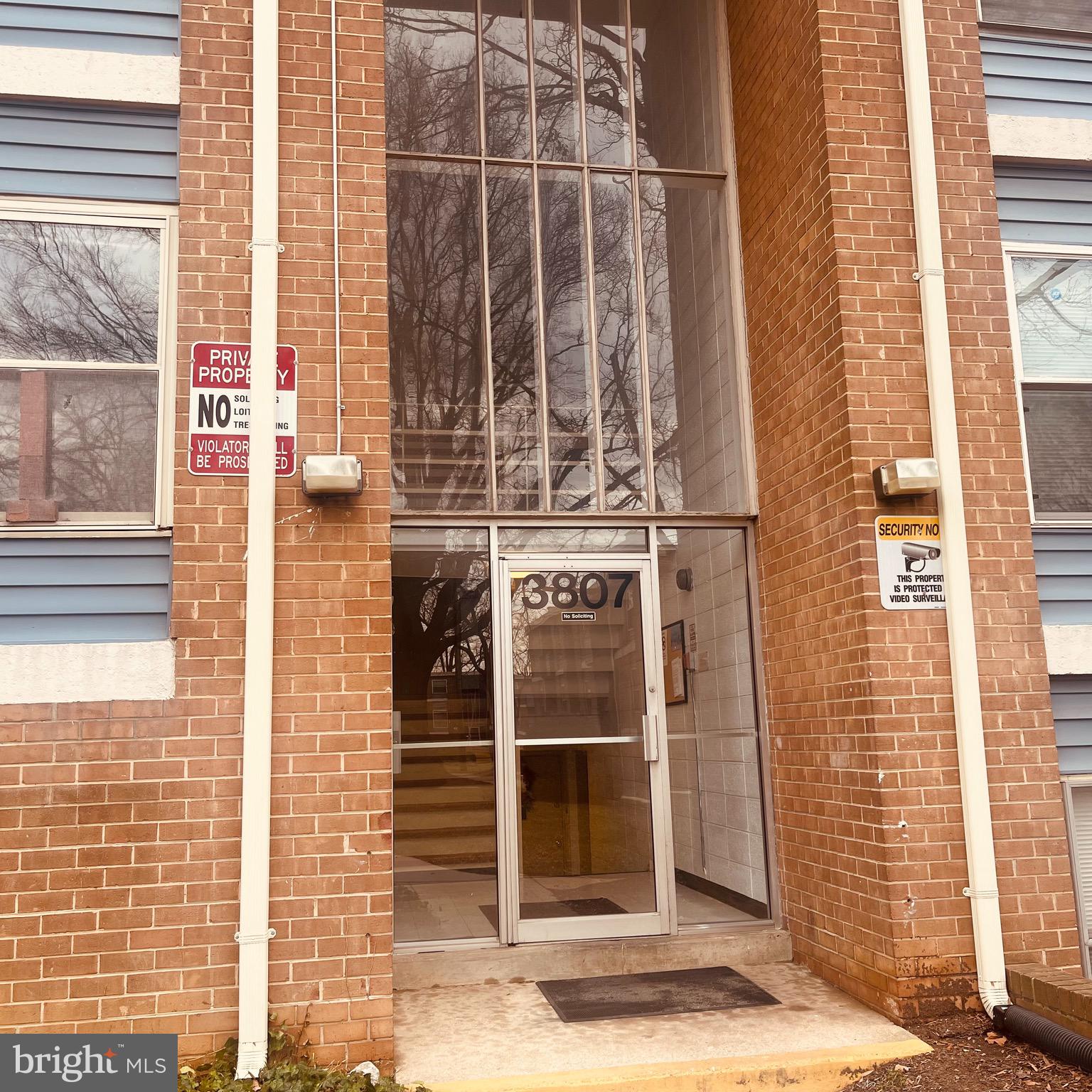 MARLOW TOWERS CONDOMINIUMS - Residential Lease