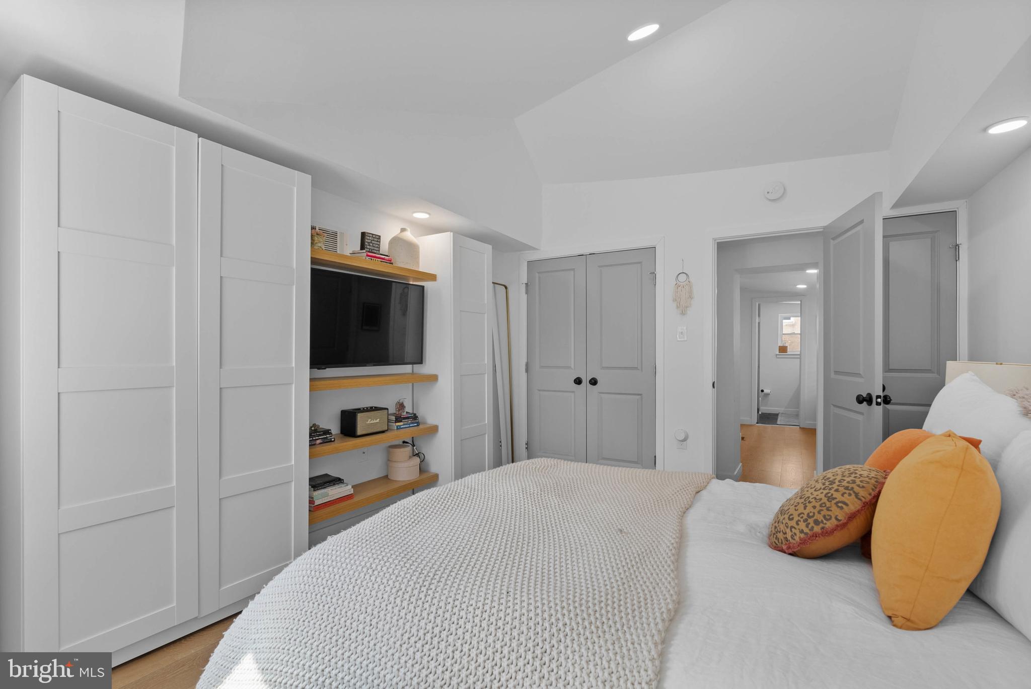 BELLA VISTA - Residential