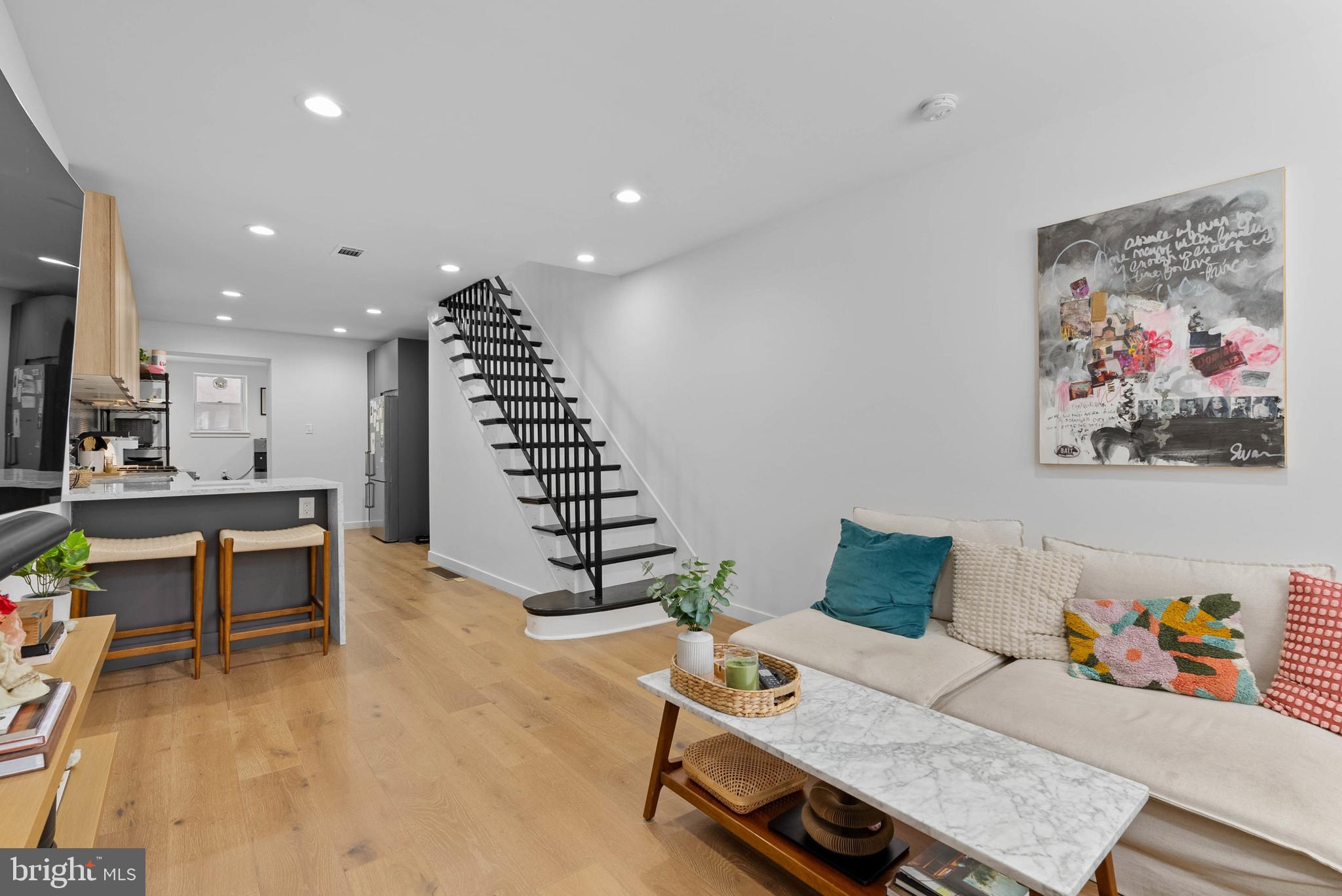 906 E PASSYUNK AVENUE