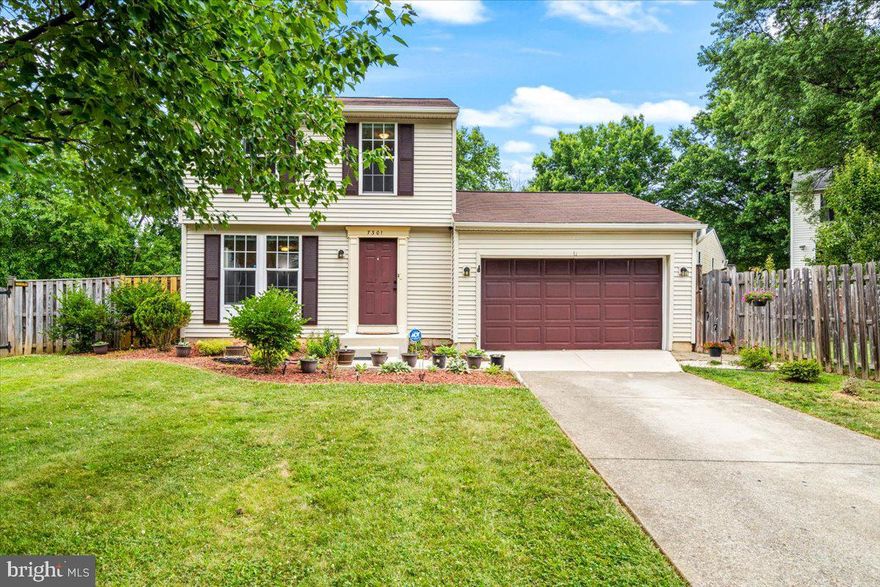 Adorable and Turnkey Single Family Home!  This home is located at the back of the cul-de-sac and has a large, fully fenced rear yard.  The main level features Kitchen, with subway tile backsplash and granite counter tops.  Large Living and Dining combo, Half bath, and an additional Family Room.
Upstairs features 3 Bedrooms and One full bath.  Lower level has a 4th bedroom WITH Egress window and built ins.  This home is a must see!  Schedule your Showing today!