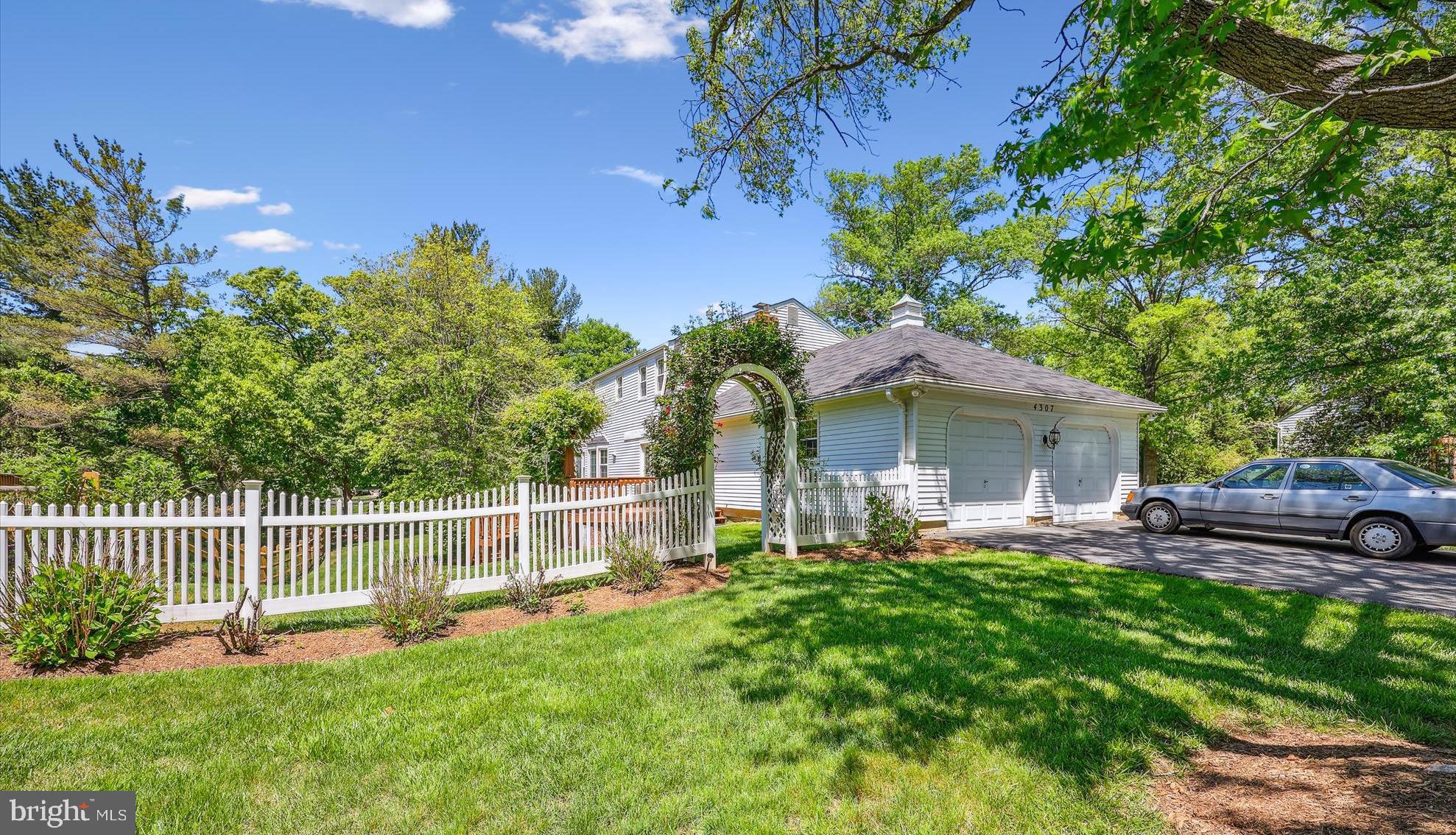 4307 SUNFLOWER DRIVE