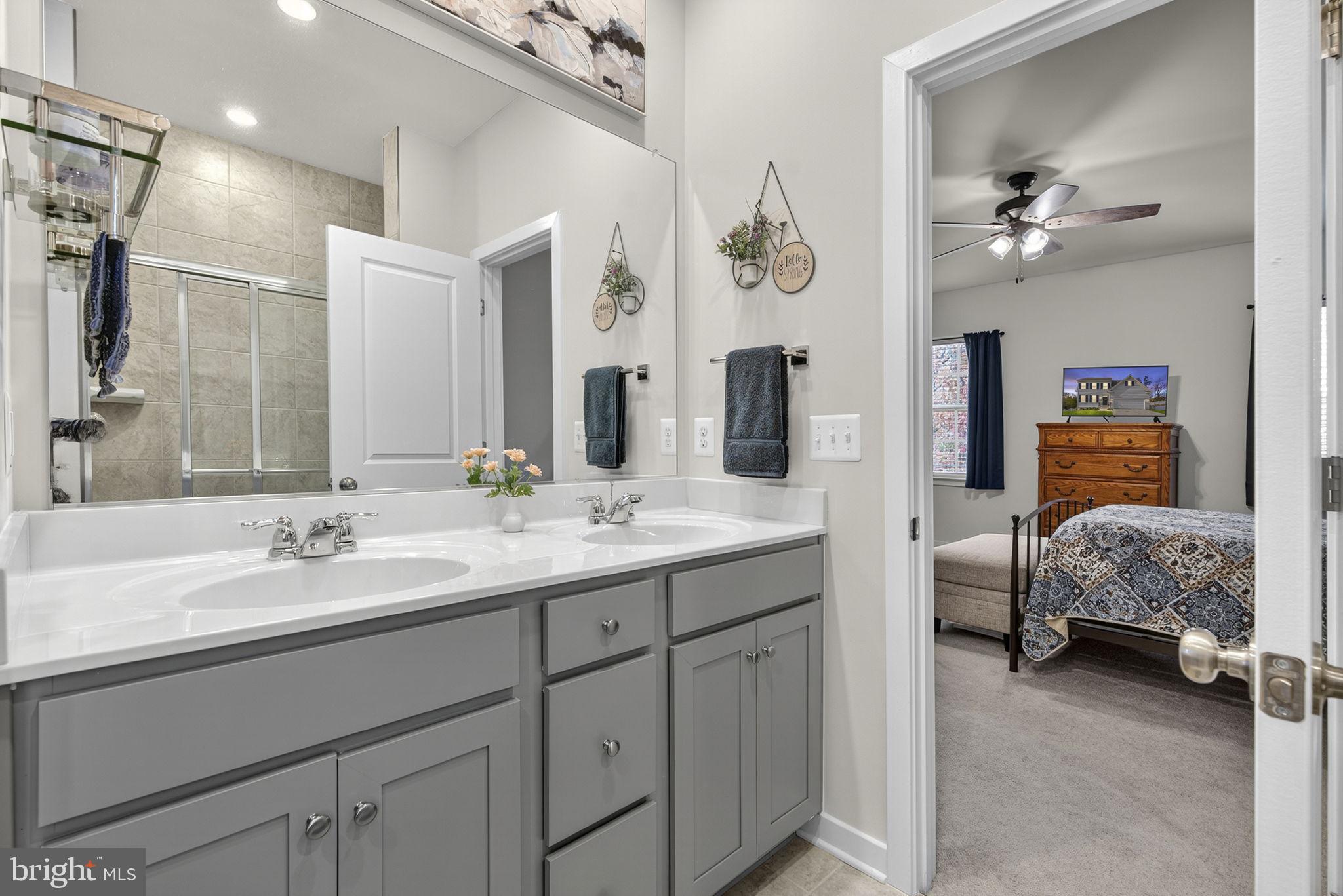 SENSENY VILLAGE - Residential