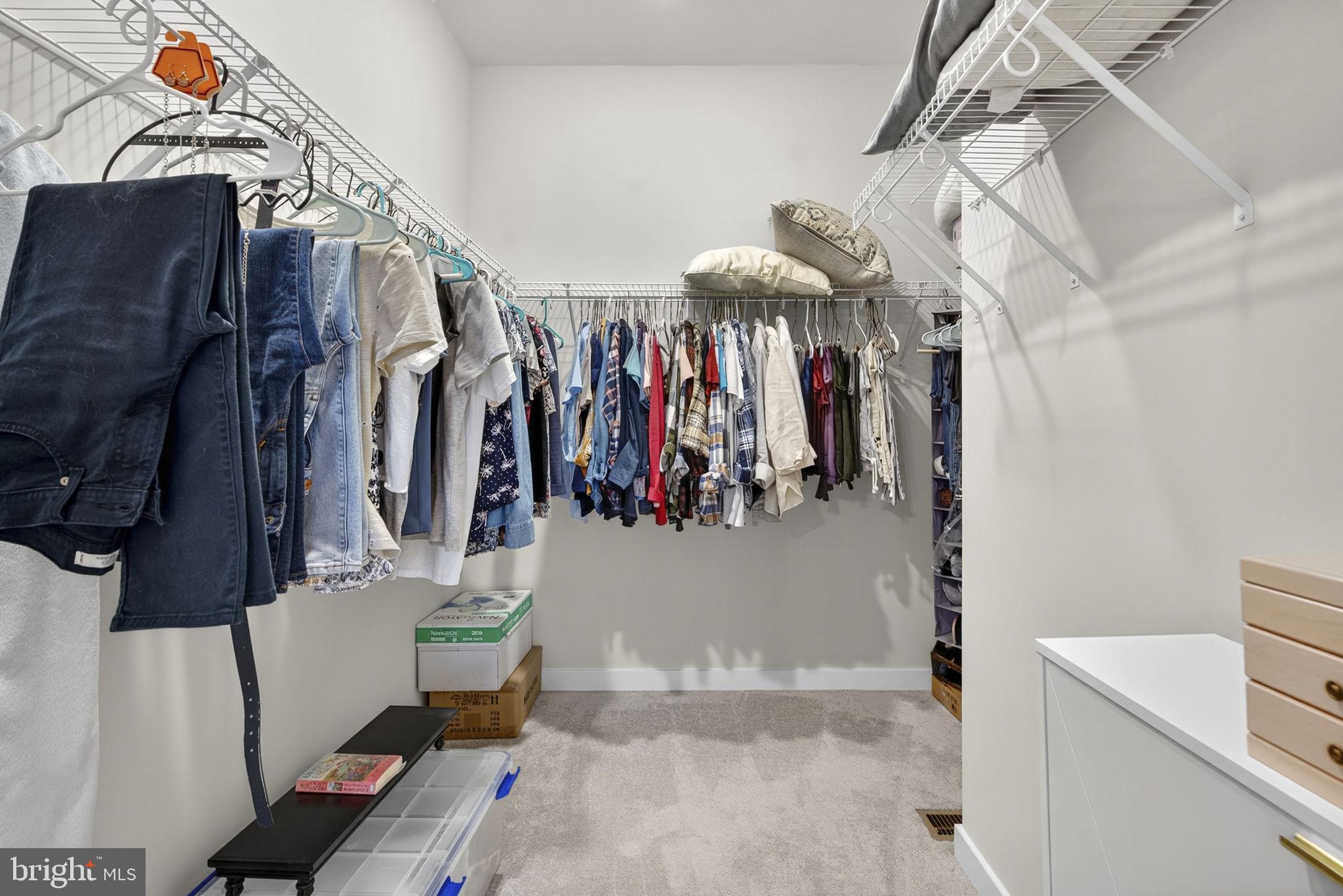 SENSENY VILLAGE - Residential