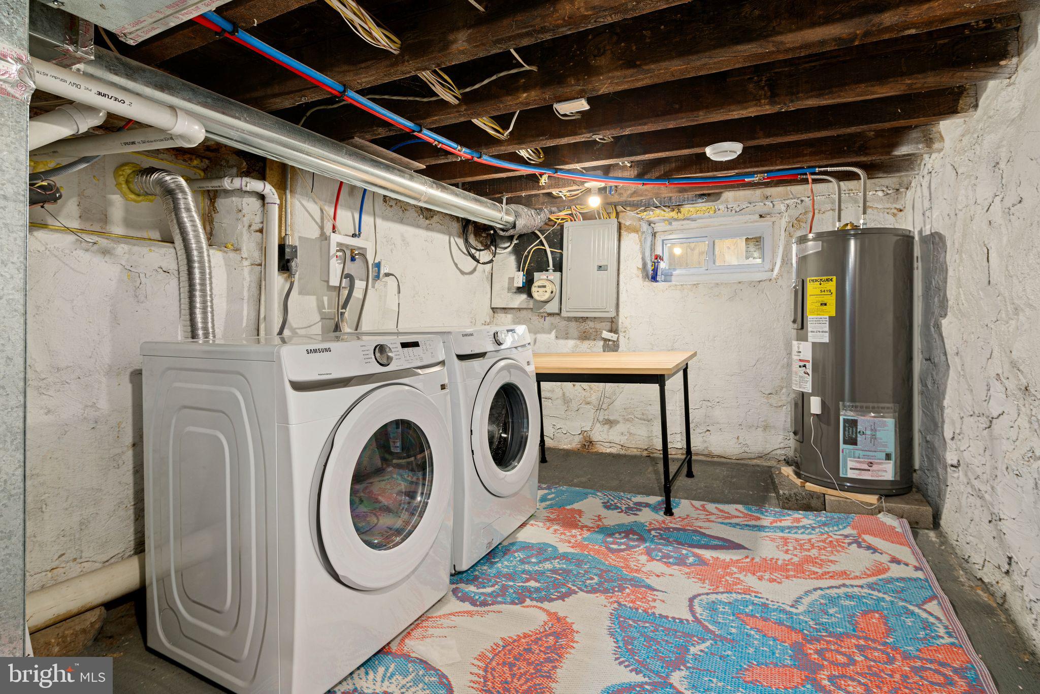 SQUIRREL HILL - Residential