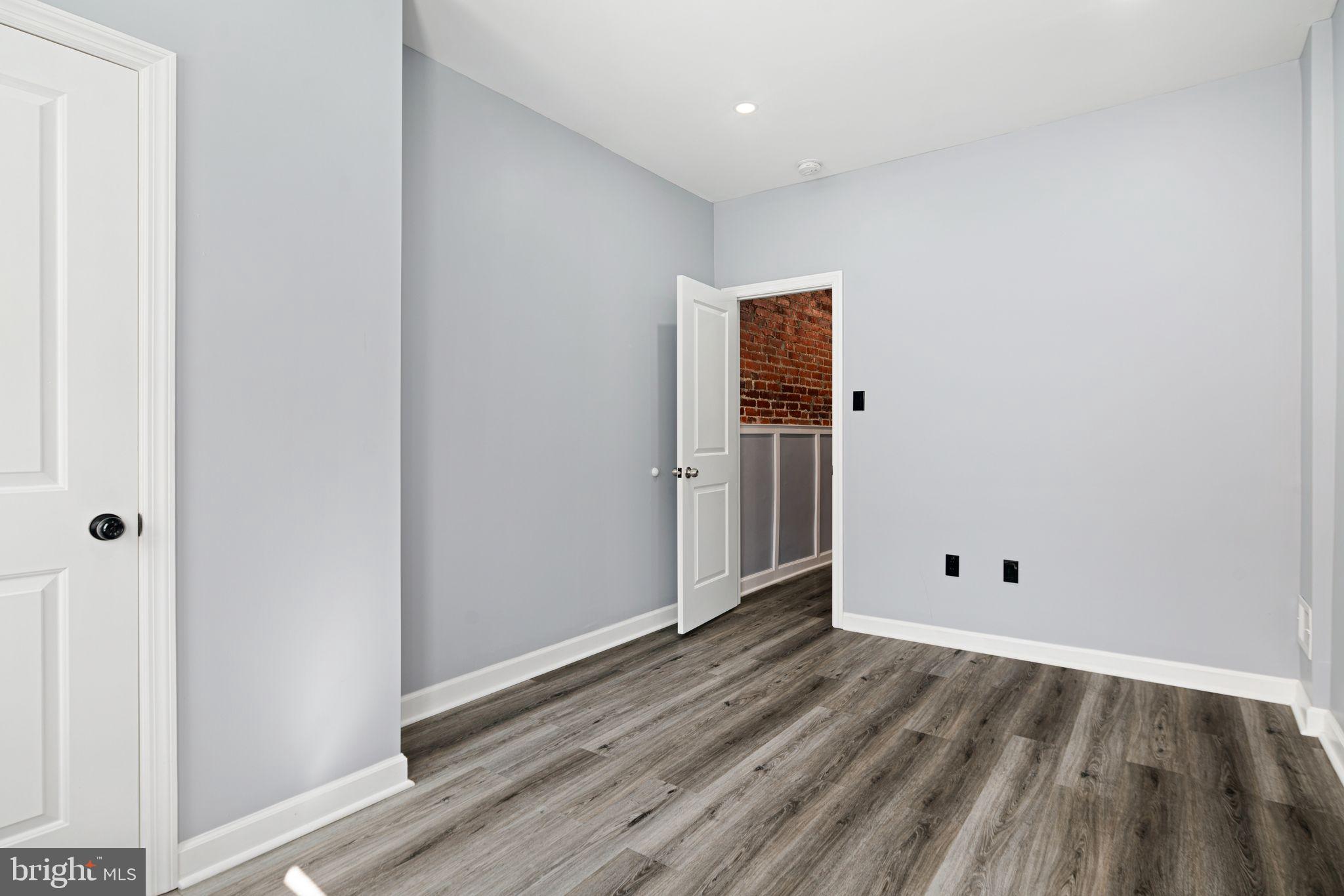 SQUIRREL HILL - Residential