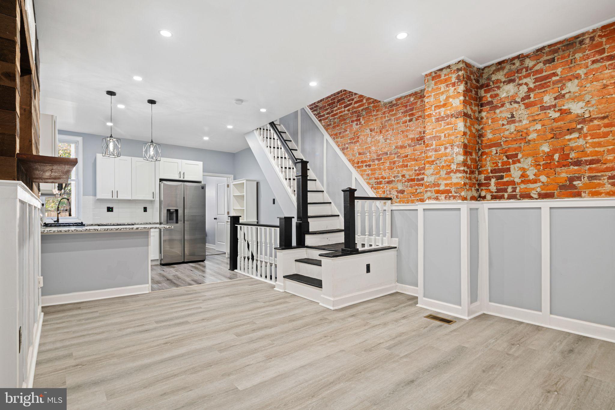 SQUIRREL HILL - Residential
