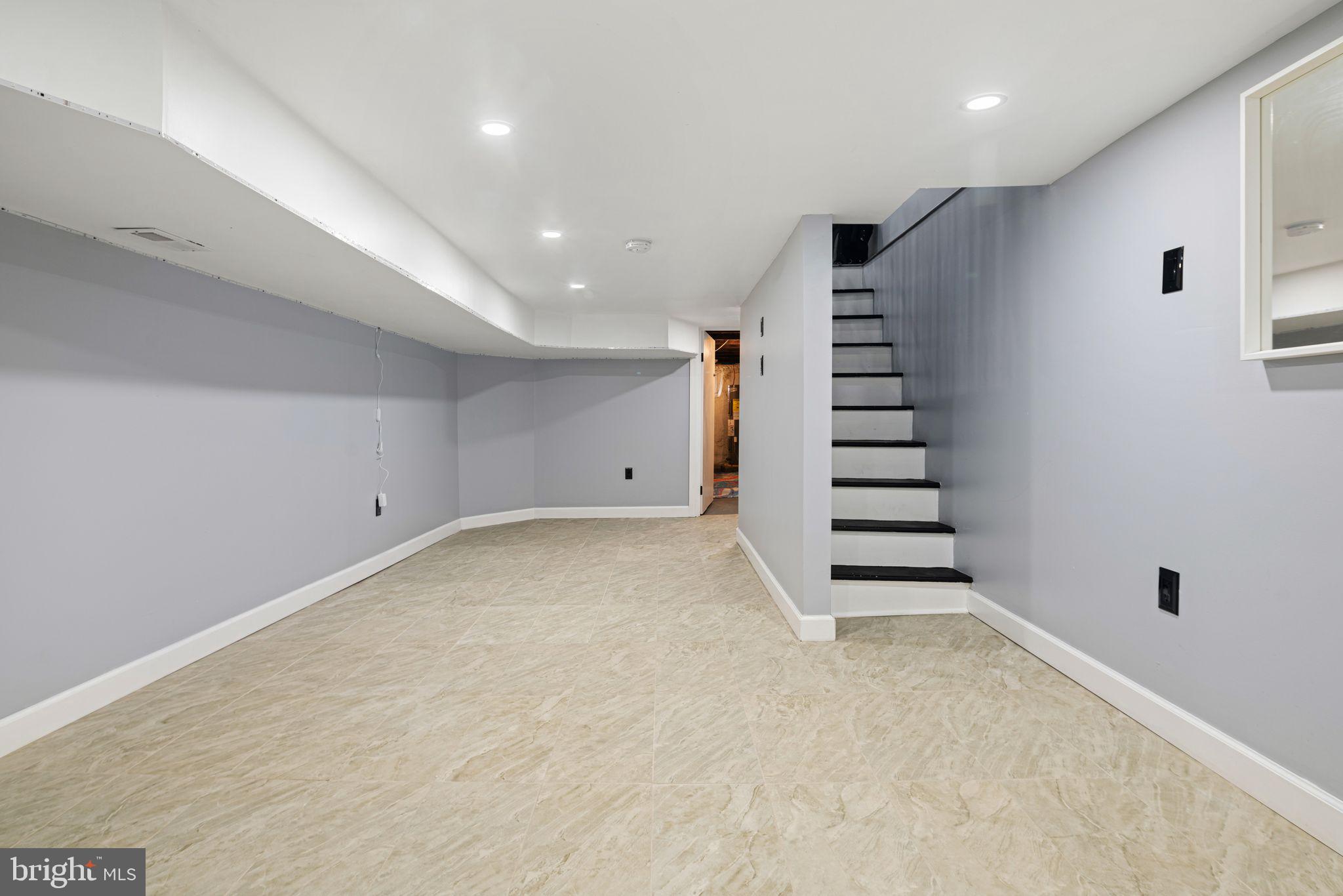 SQUIRREL HILL - Residential