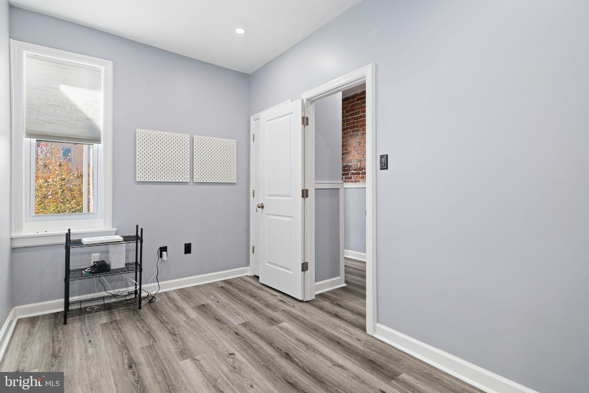 SQUIRREL HILL - Residential