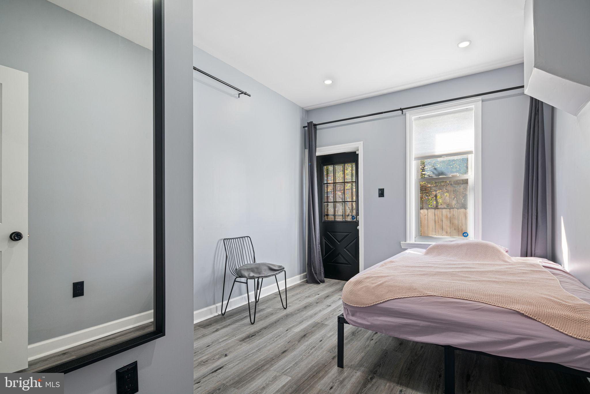 SQUIRREL HILL - Residential