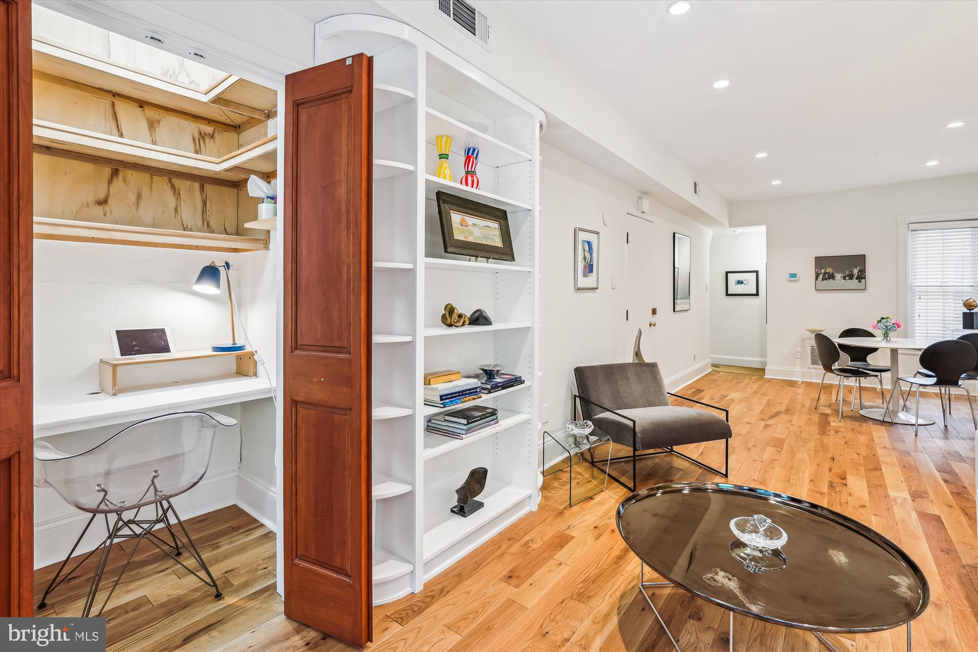 3042 R STREET NW 2