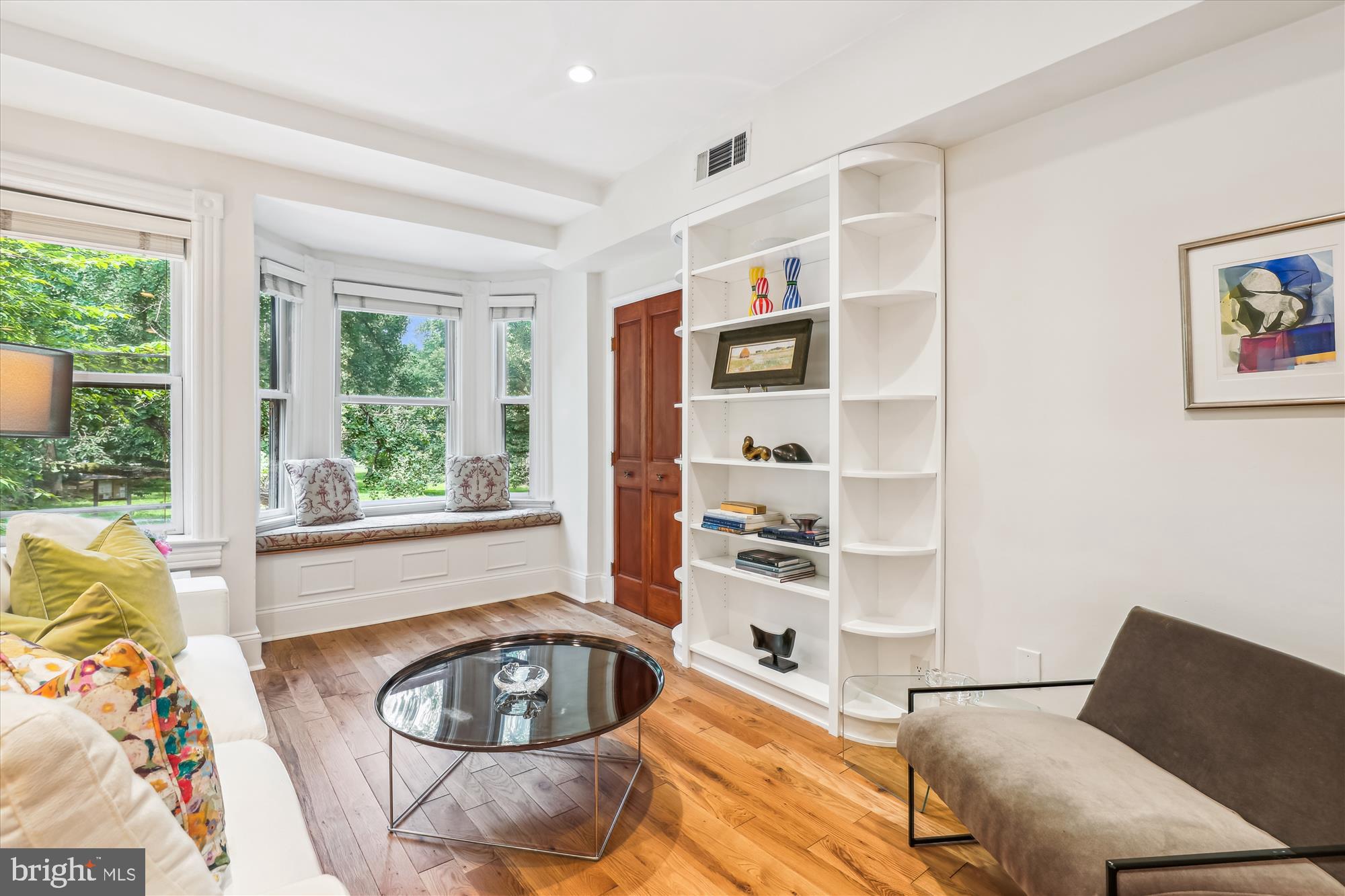 3042 R STREET NW 2