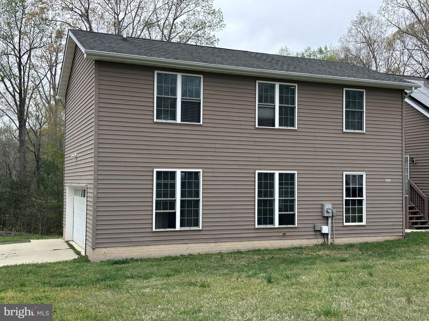 Now leasing a spacious 1-bedroom apartment just minutes from NAS Patuxent River! Tucked away in a peaceful, wooded setting, this unit offers the perfect balance of privacy and convenience.

Features Include: