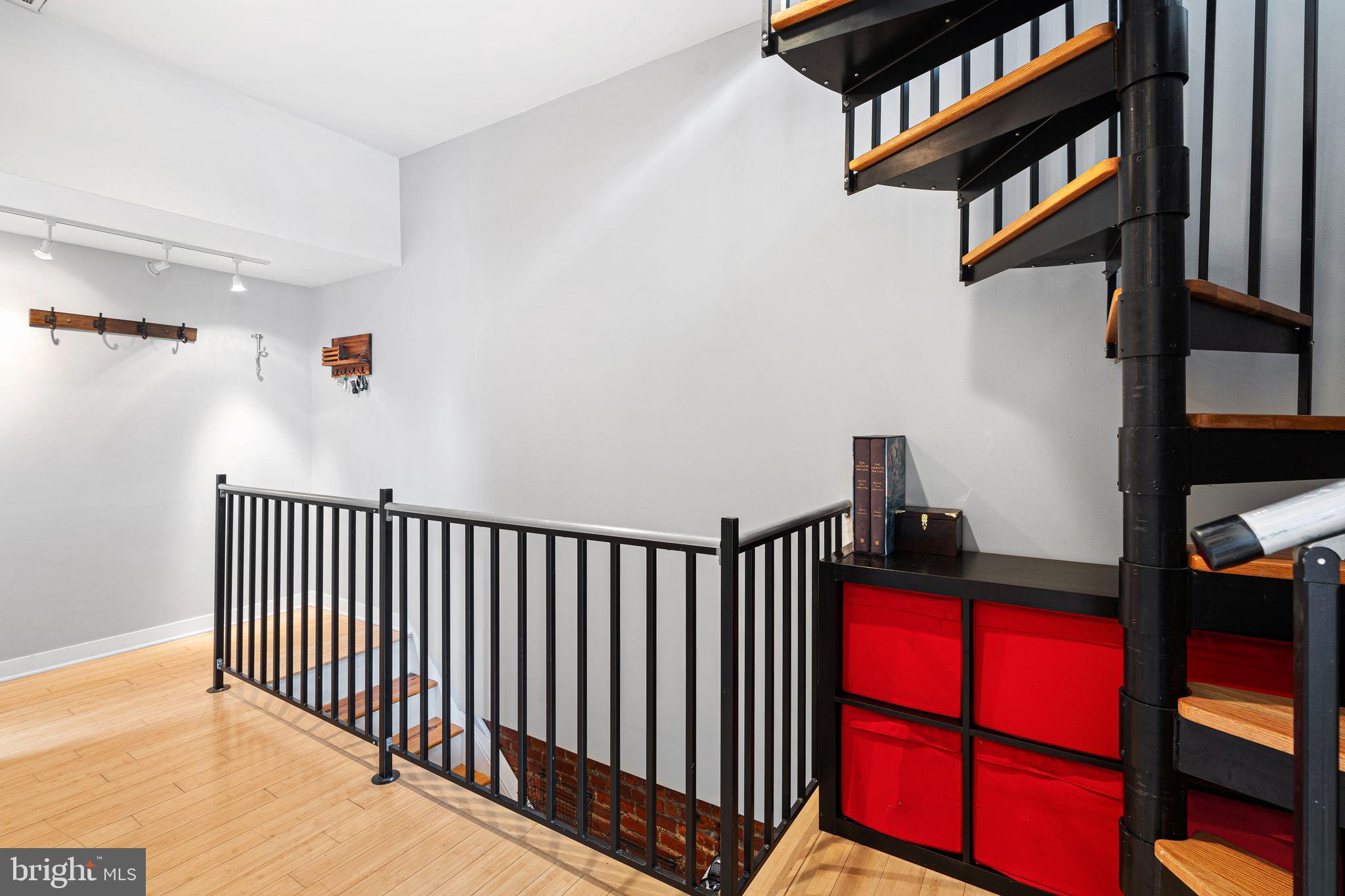 1516 CATHARINE STREET 3