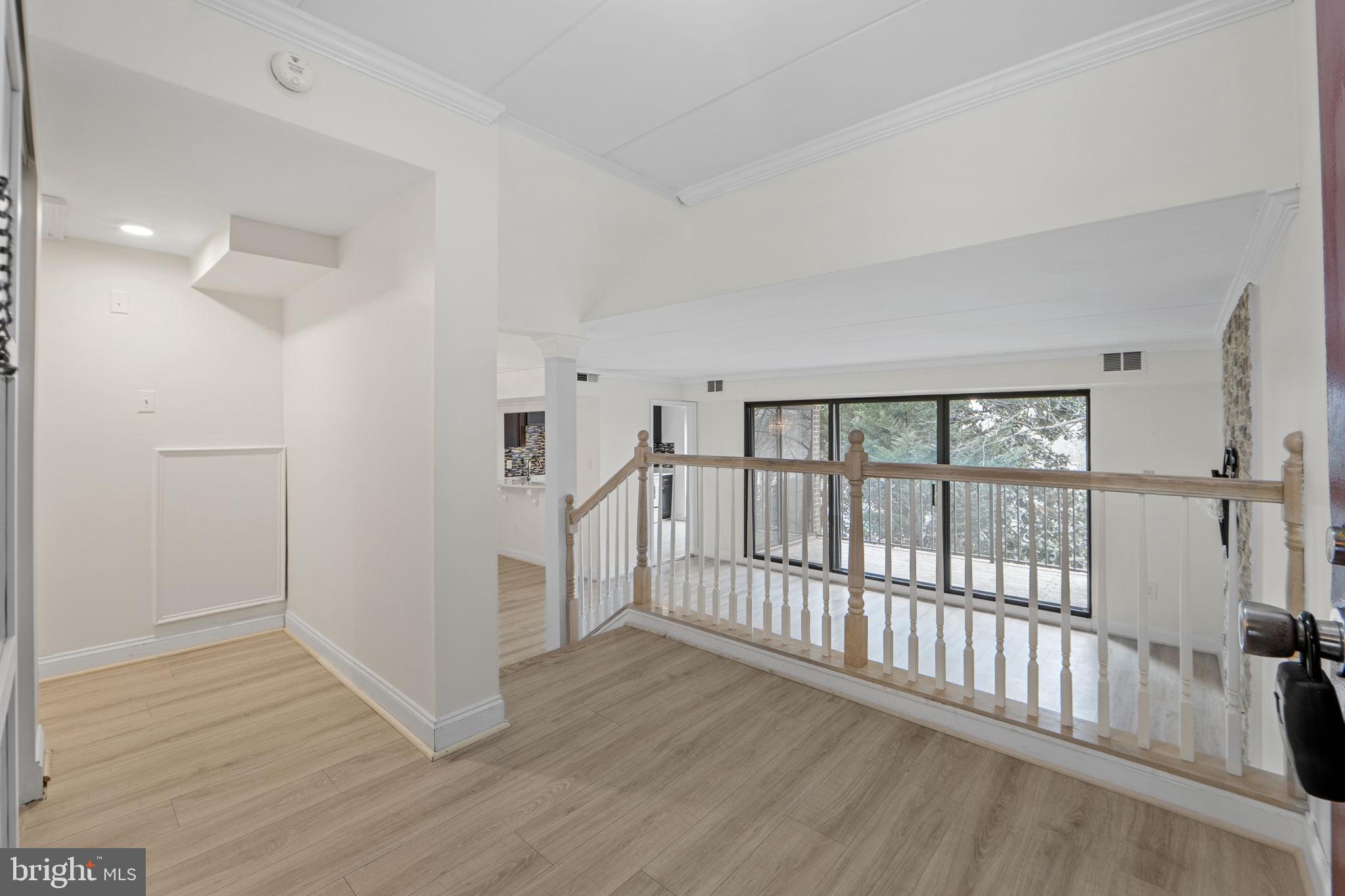 124 ROBERTS LANE 200