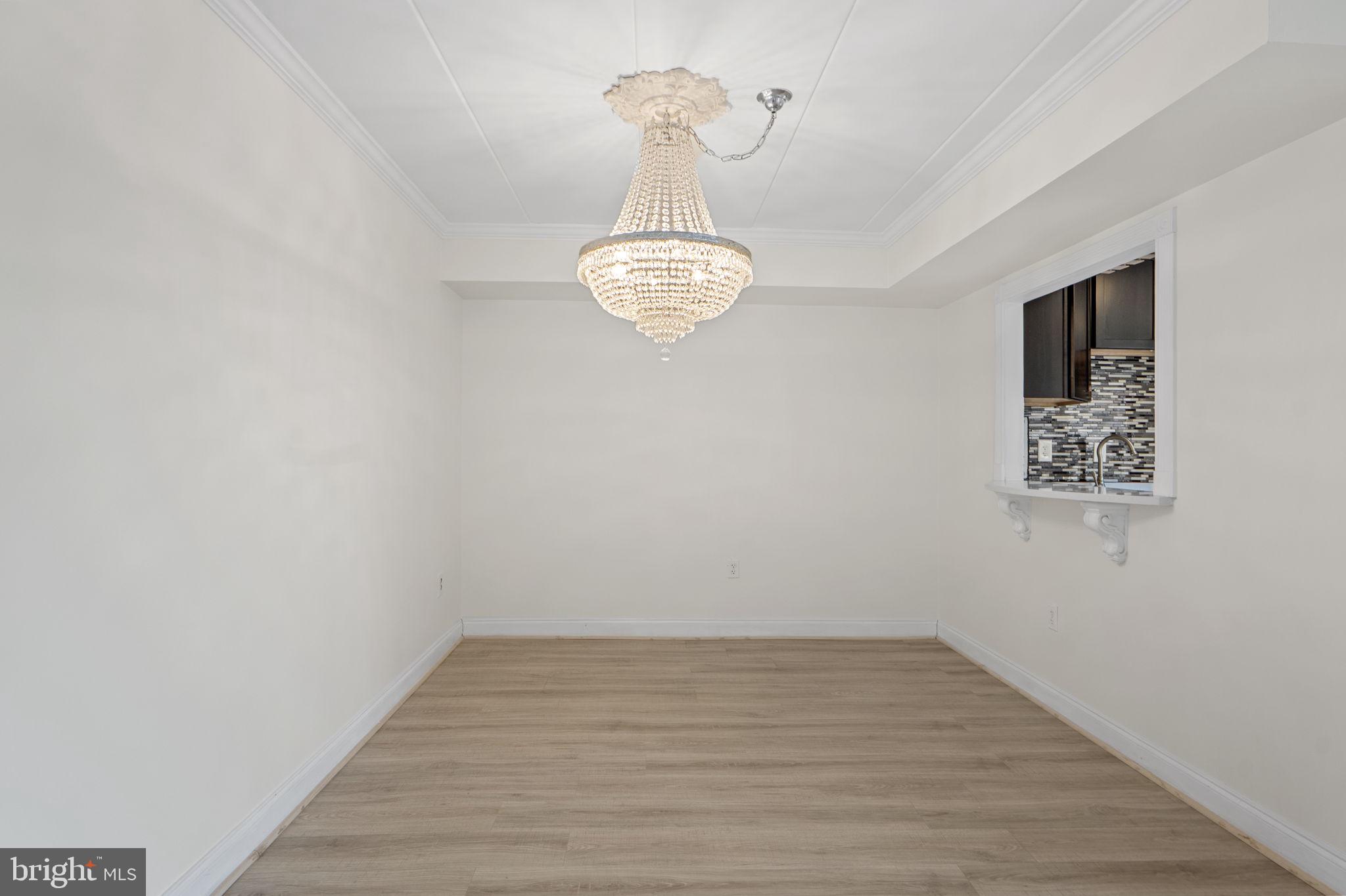 124 ROBERTS LANE 200