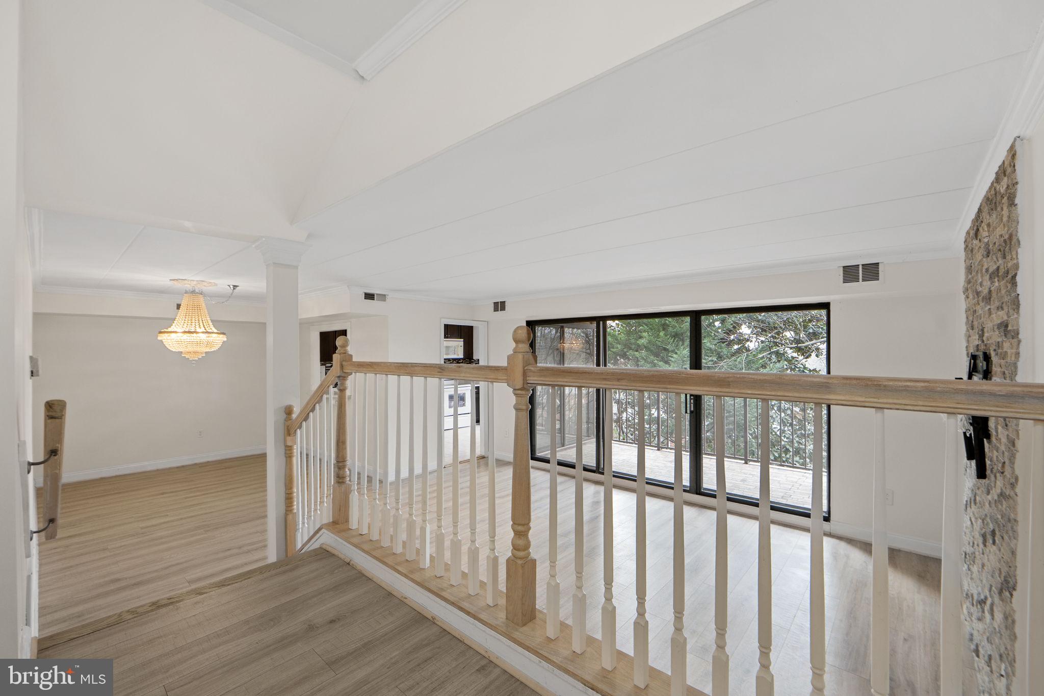 124 ROBERTS LANE 200