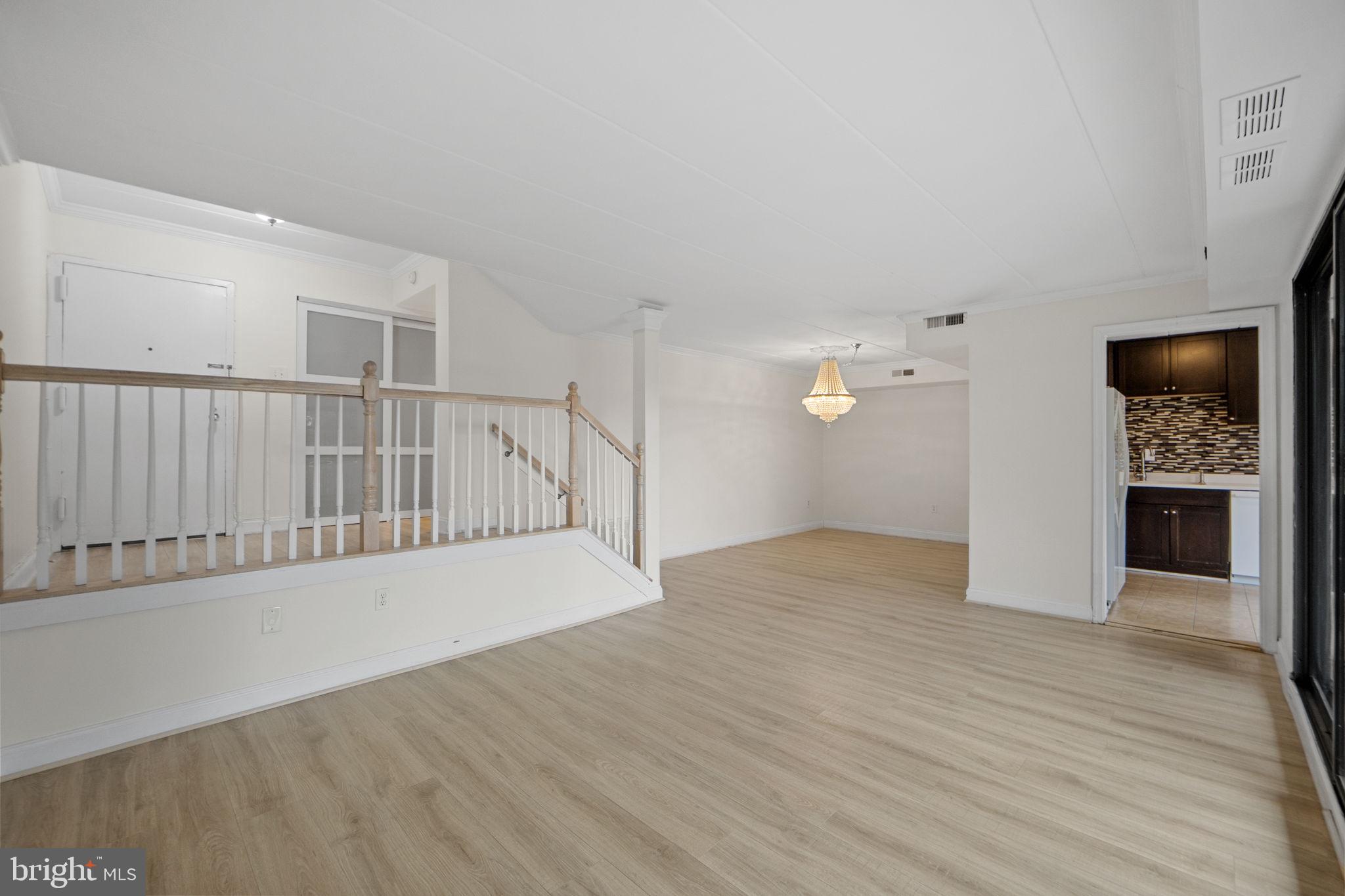 124 ROBERTS LANE 200