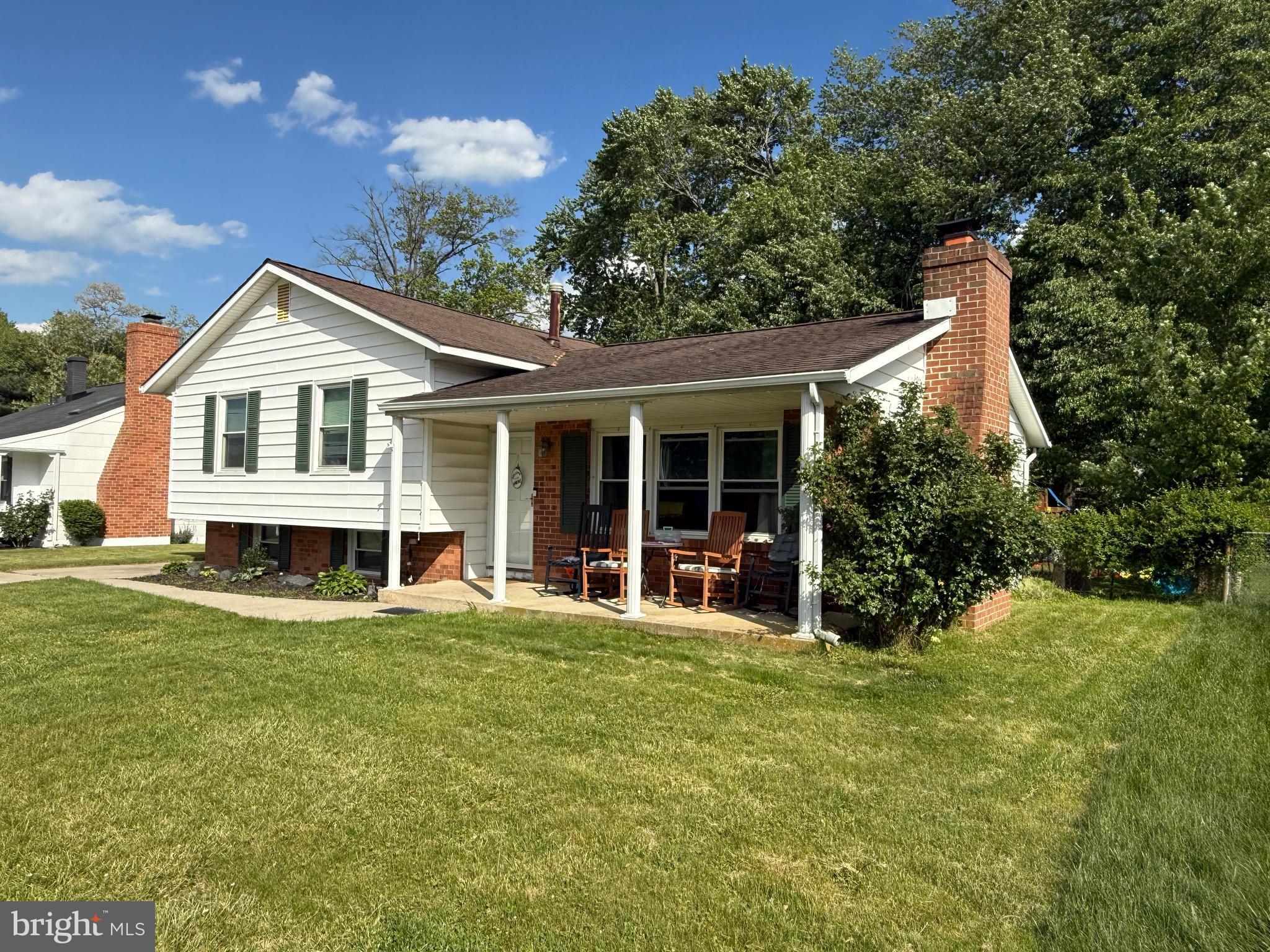 879 BROADFIELD DRIVE