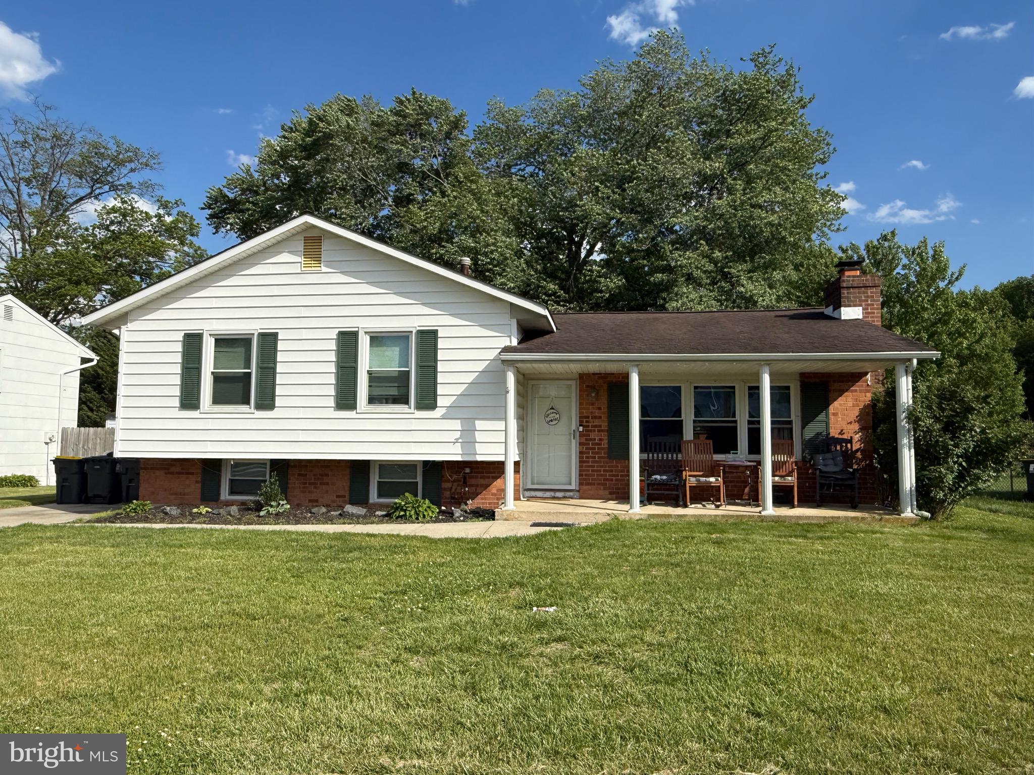 879 BROADFIELD DRIVE