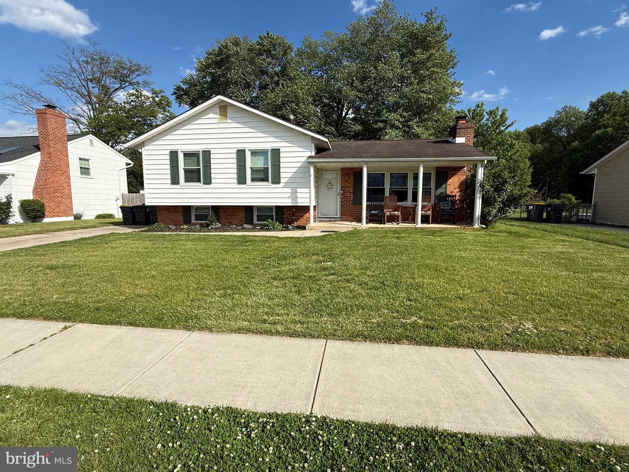 879 BROADFIELD DRIVE