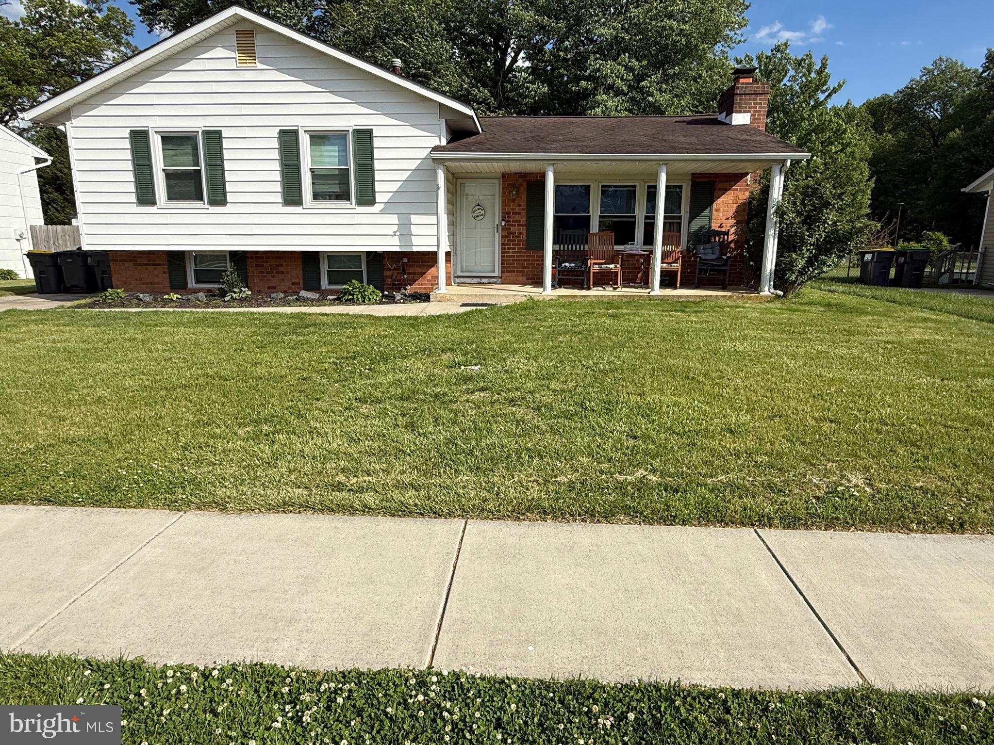 879 BROADFIELD DRIVE