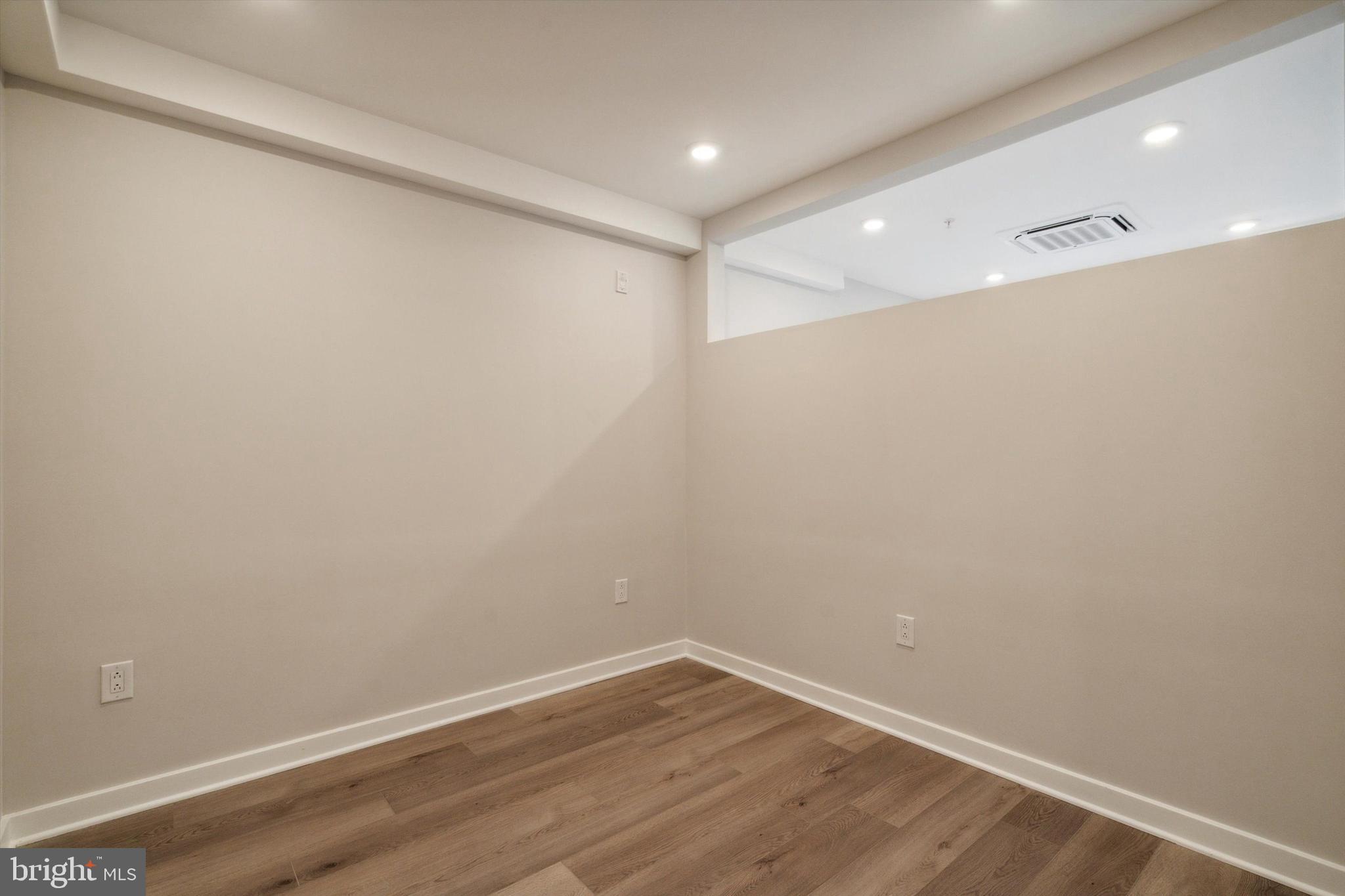 EAST FALLS - Residential Lease