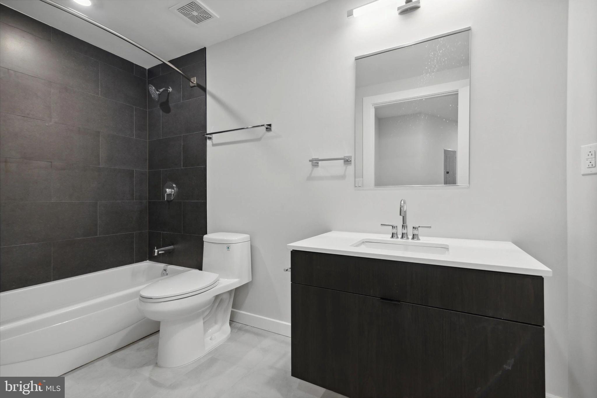 EAST FALLS - Residential Lease