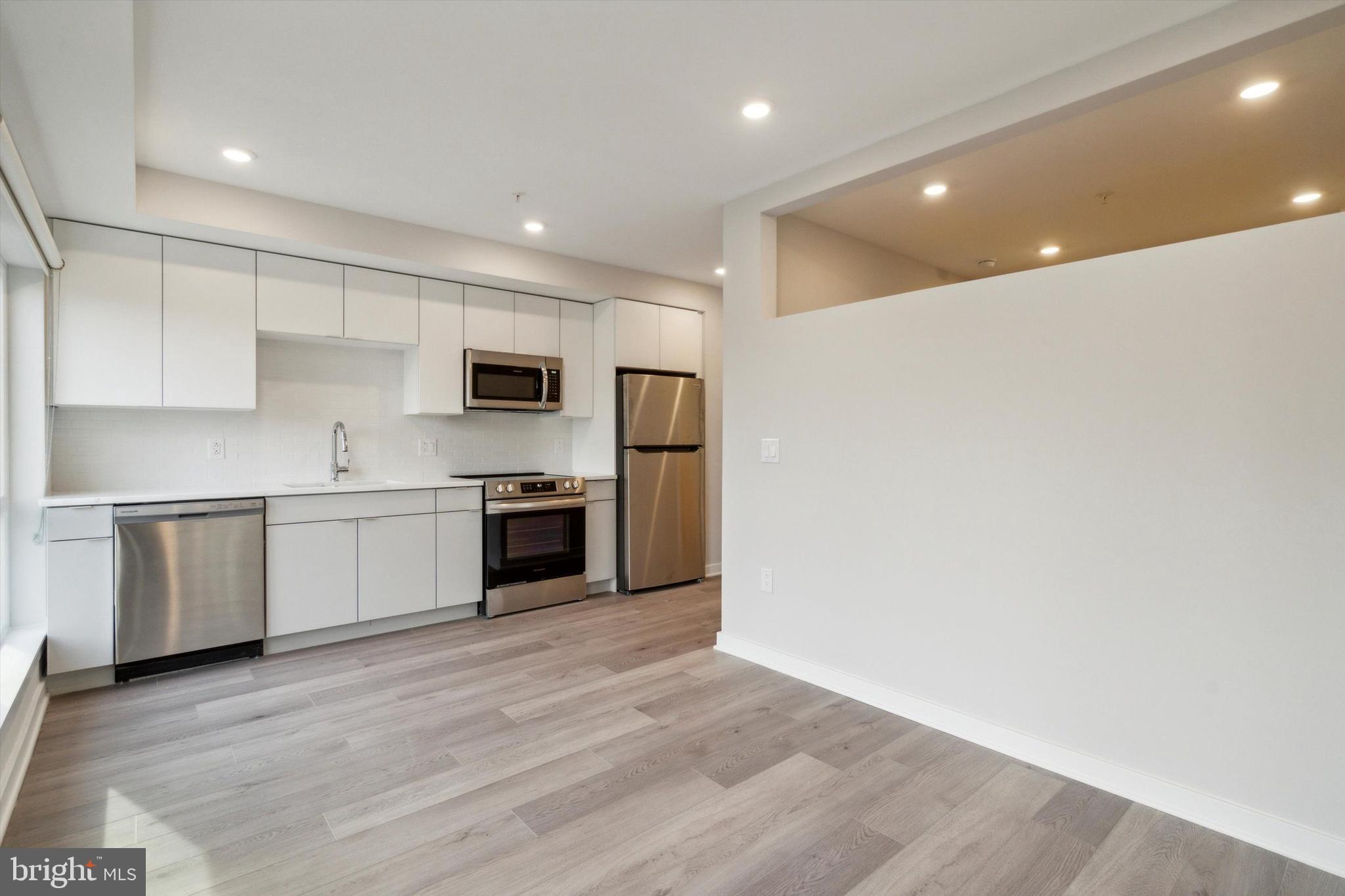 EAST FALLS - Residential Lease