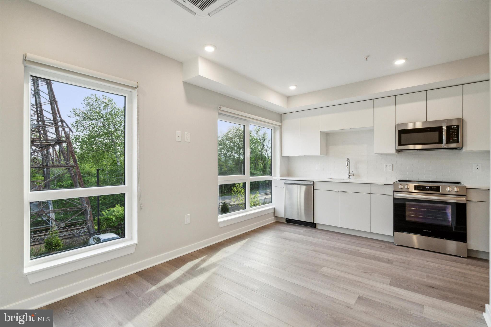 EAST FALLS - Residential Lease