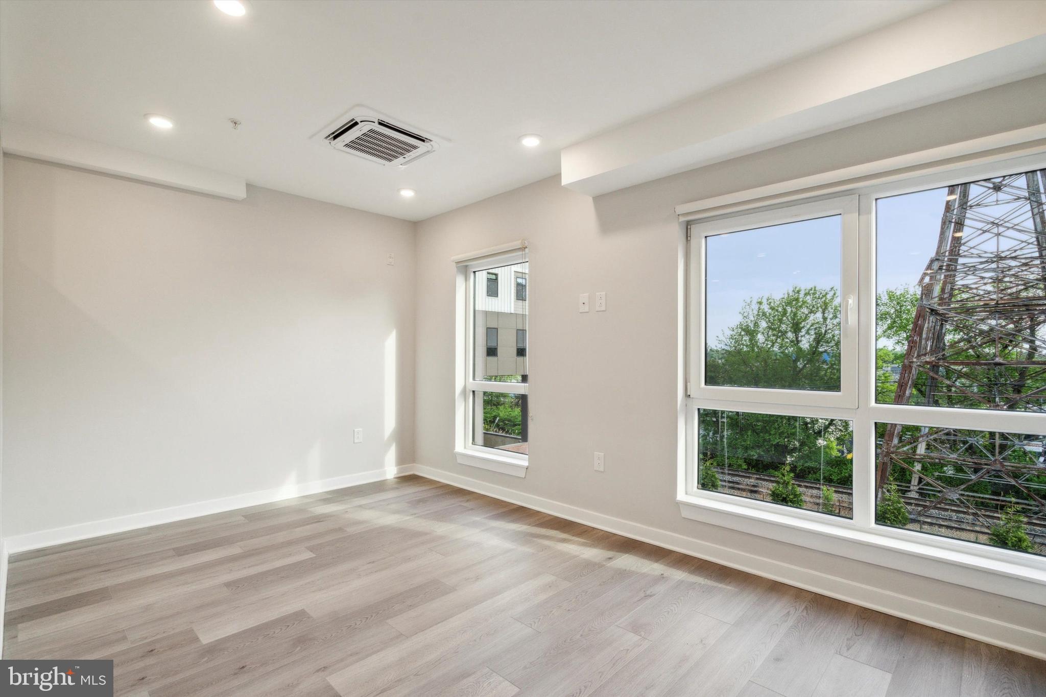 EAST FALLS - Residential Lease