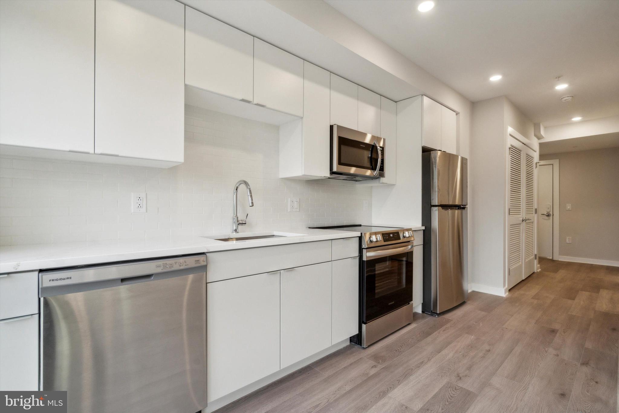 EAST FALLS - Residential Lease