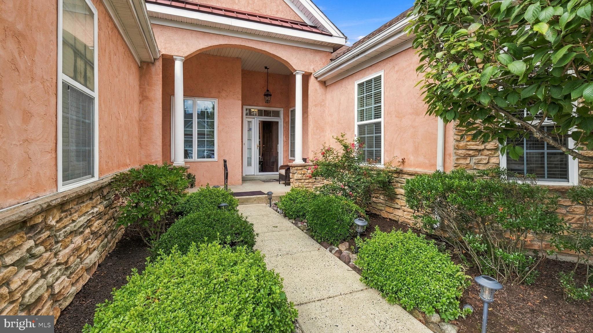 1162 MAXWELL MANOR