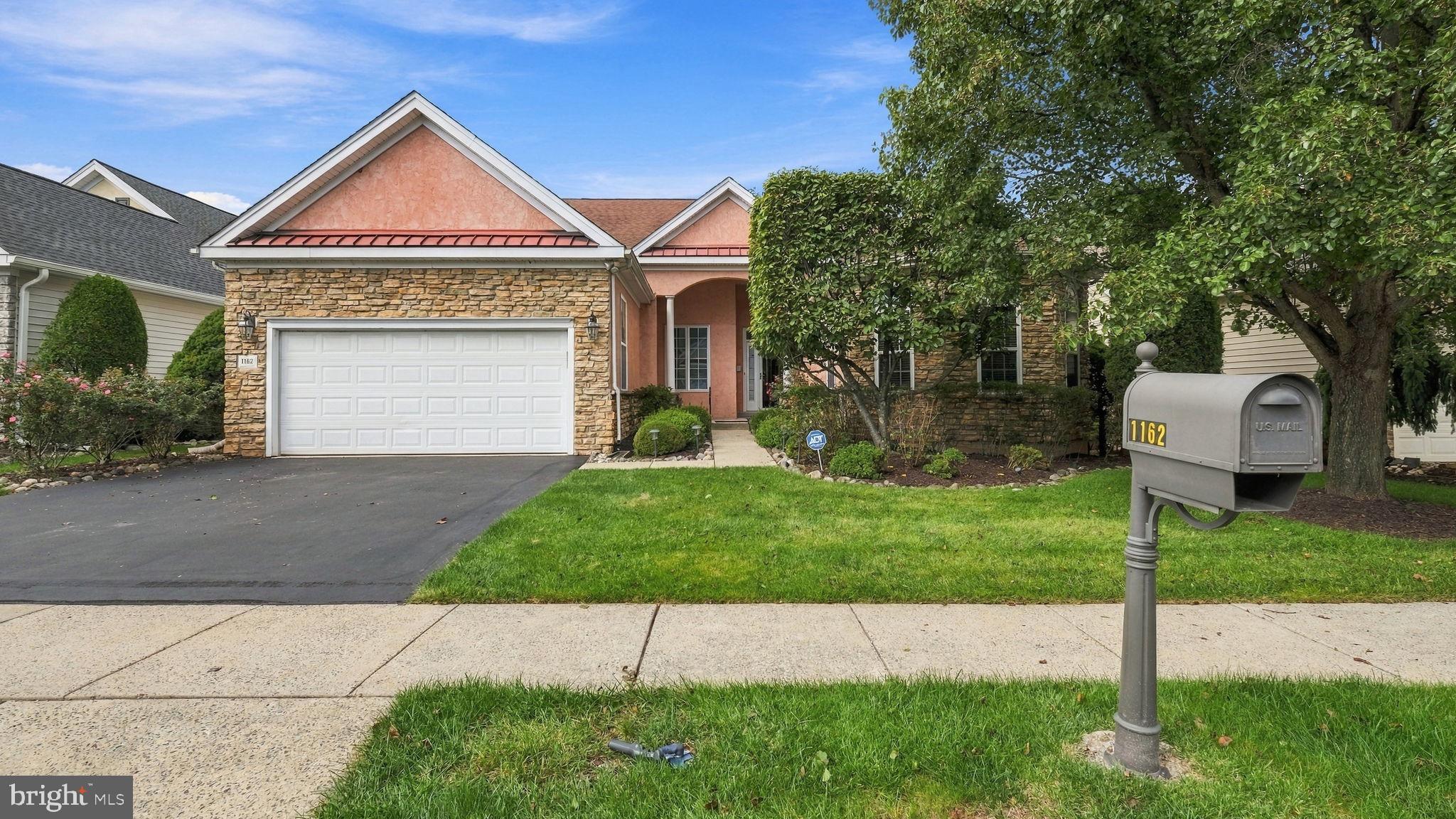 1162 MAXWELL MANOR