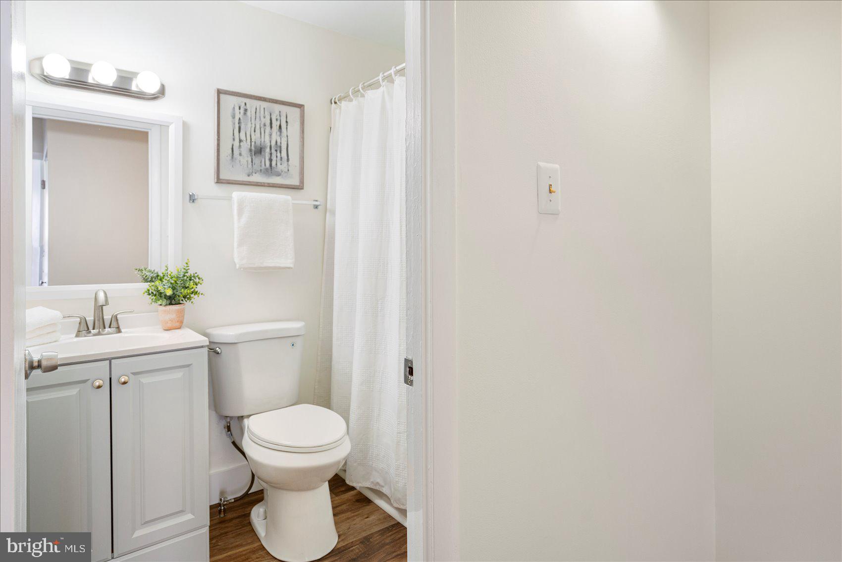 KINGS COURT - Residential