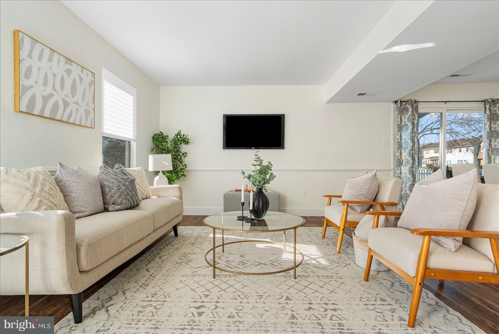 KINGS COURT - Residential