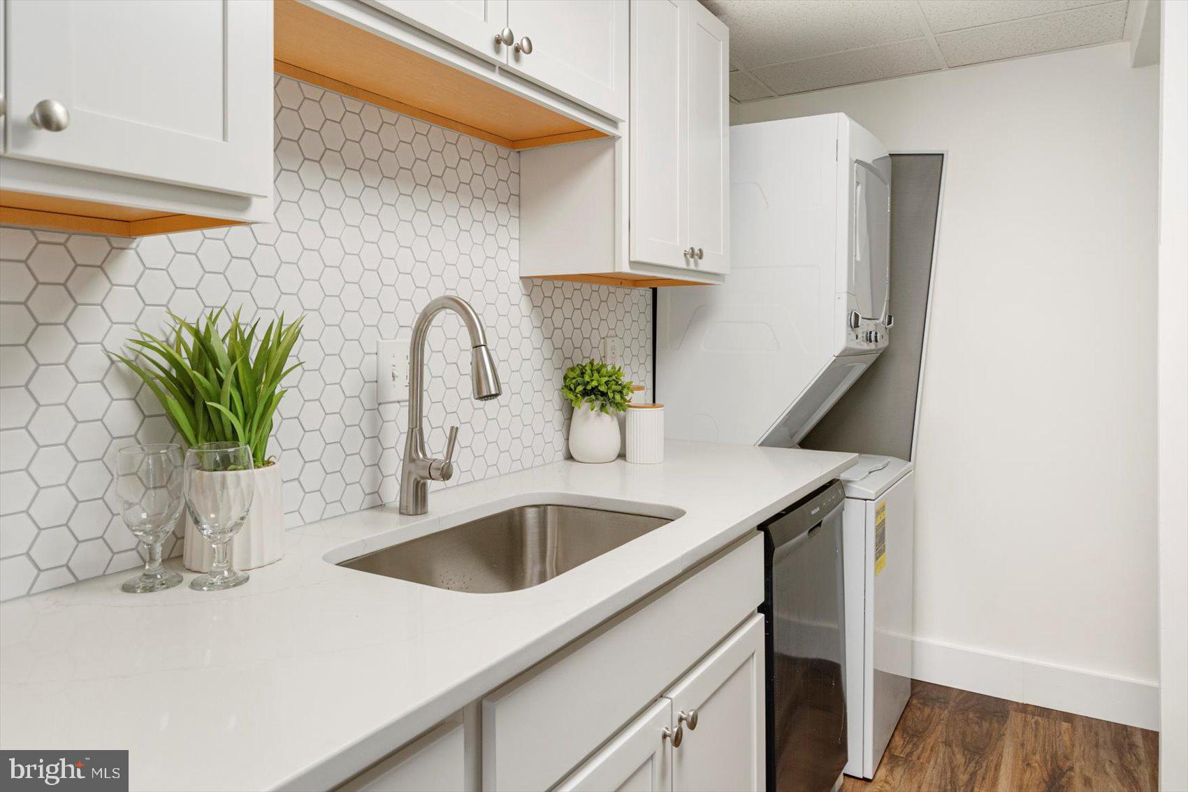 KINGS COURT - Residential