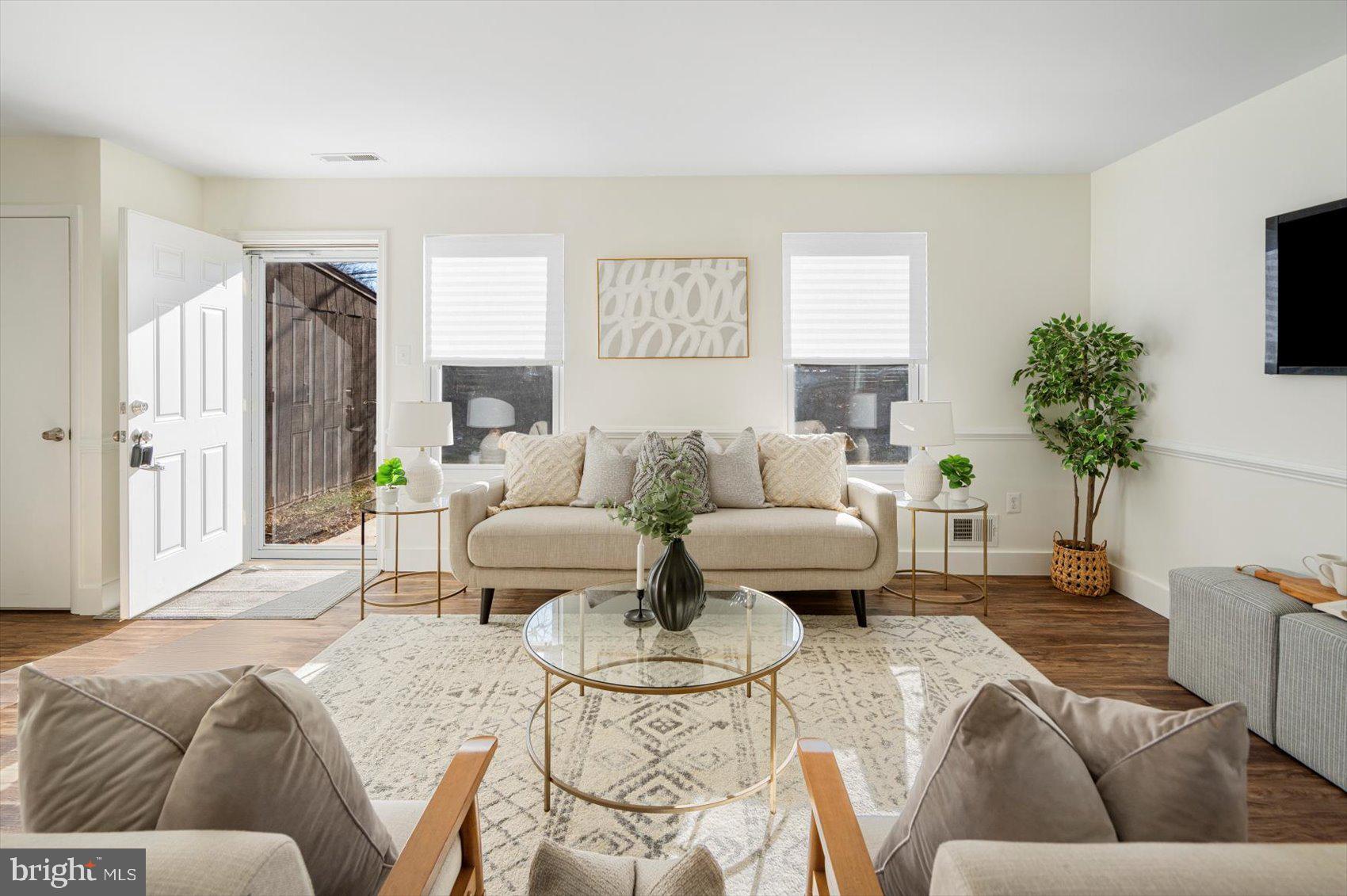 KINGS COURT - Residential