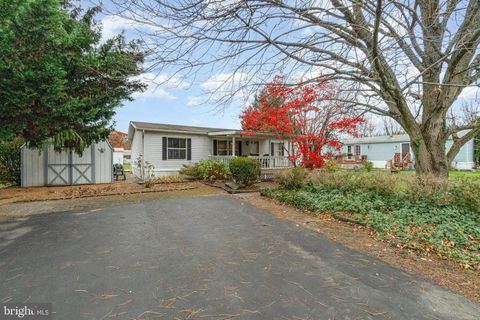 35 HATHAWAY DRIVE CARLISLE PA 17015