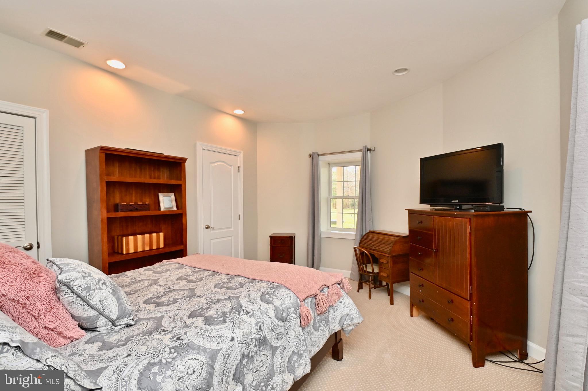 ESTATES AT ROSELAND - Residential