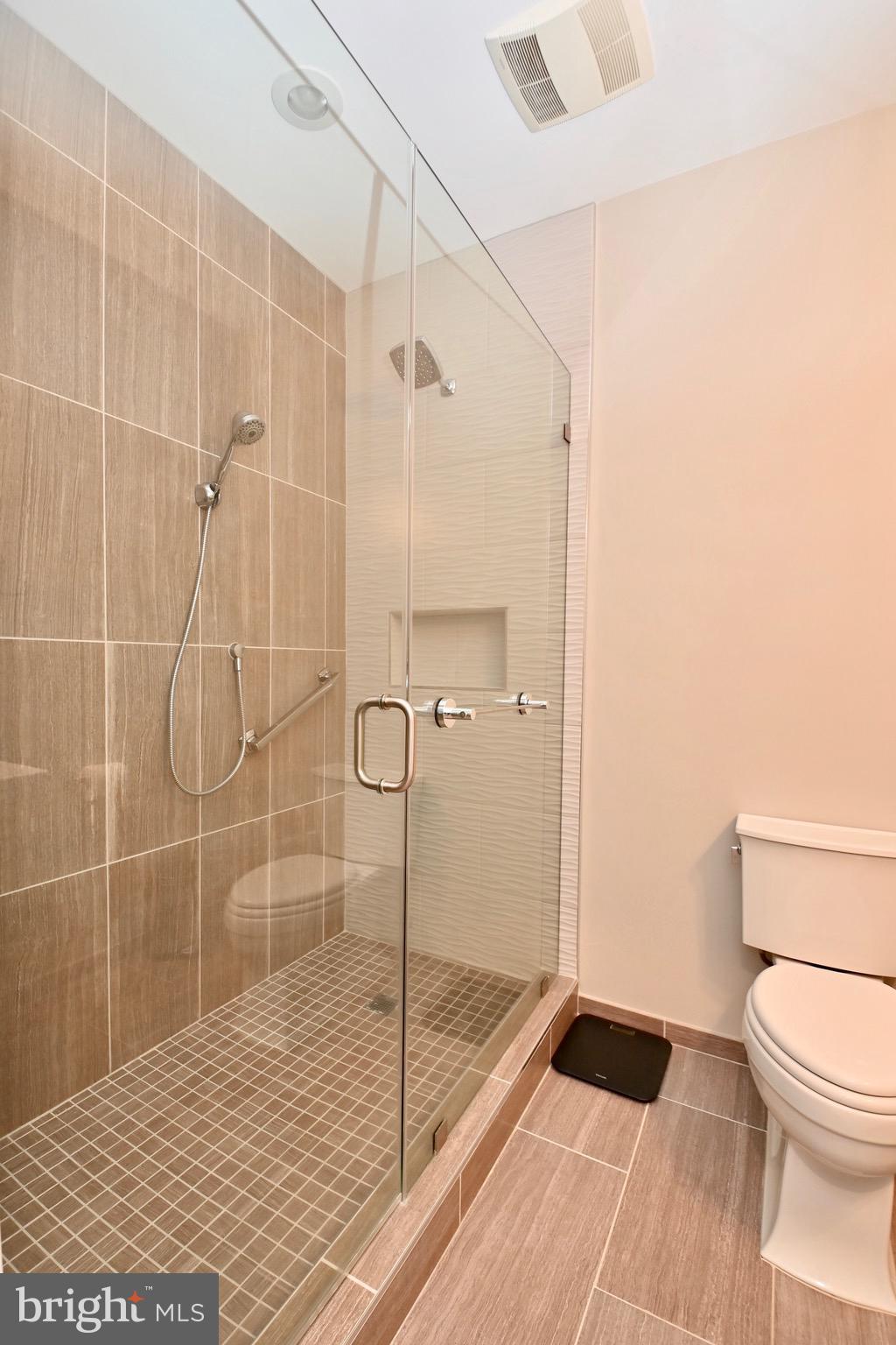 ESTATES AT ROSELAND - Residential