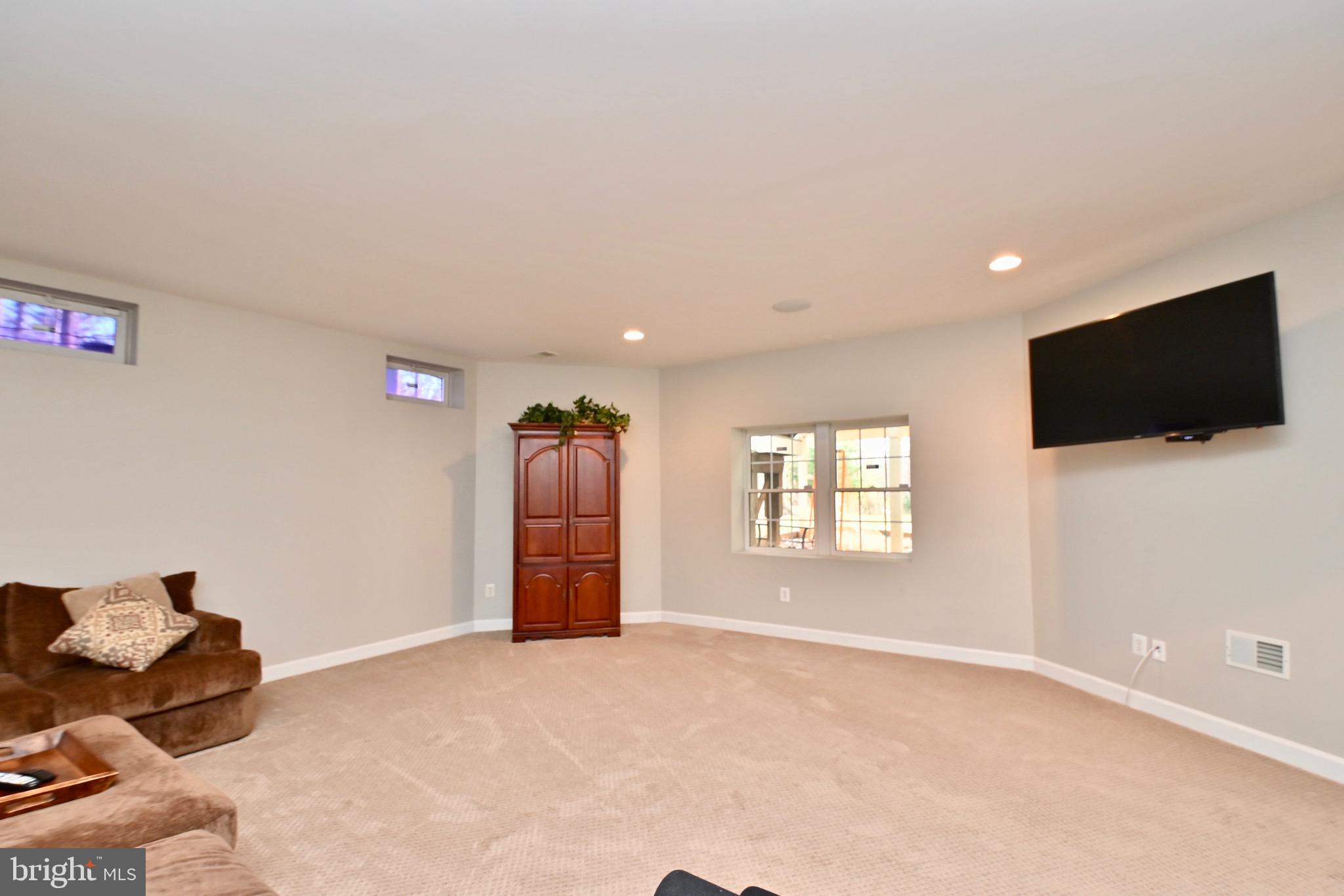 ESTATES AT ROSELAND - Residential