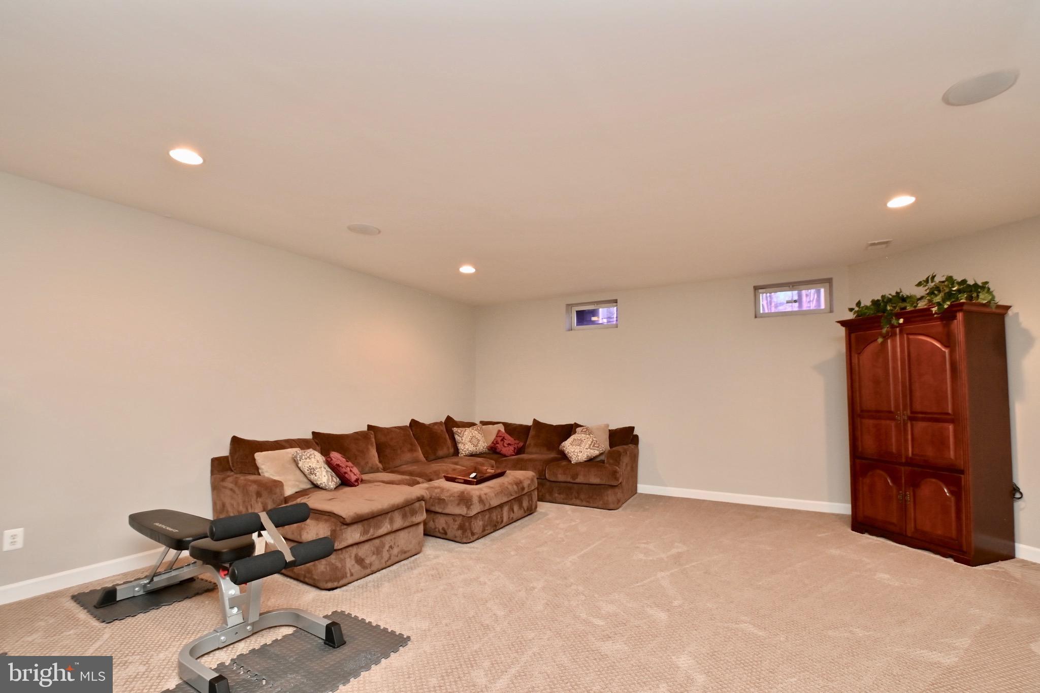 ESTATES AT ROSELAND - Residential