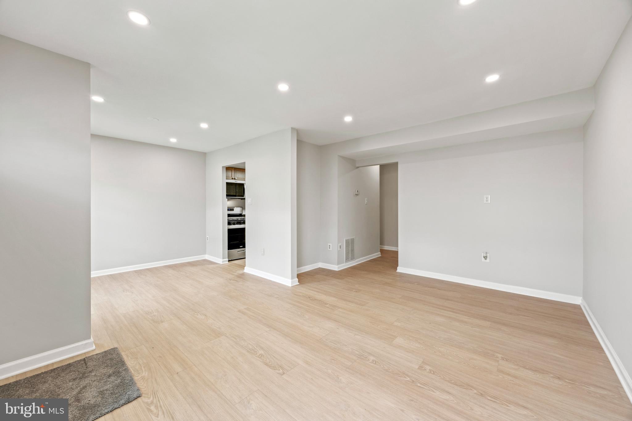 565 W DIAMOND AVENUE 27