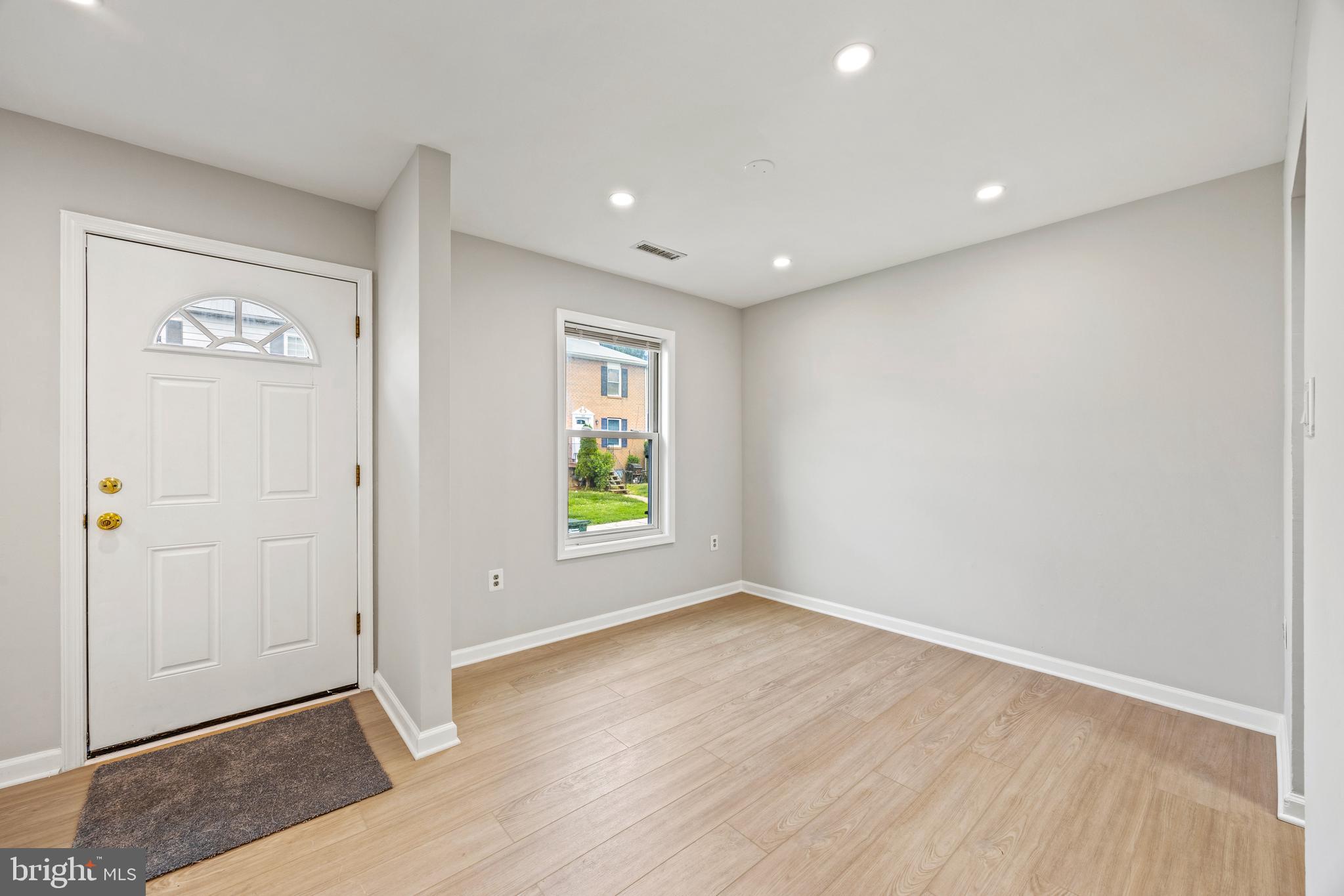 565 W DIAMOND AVENUE 27