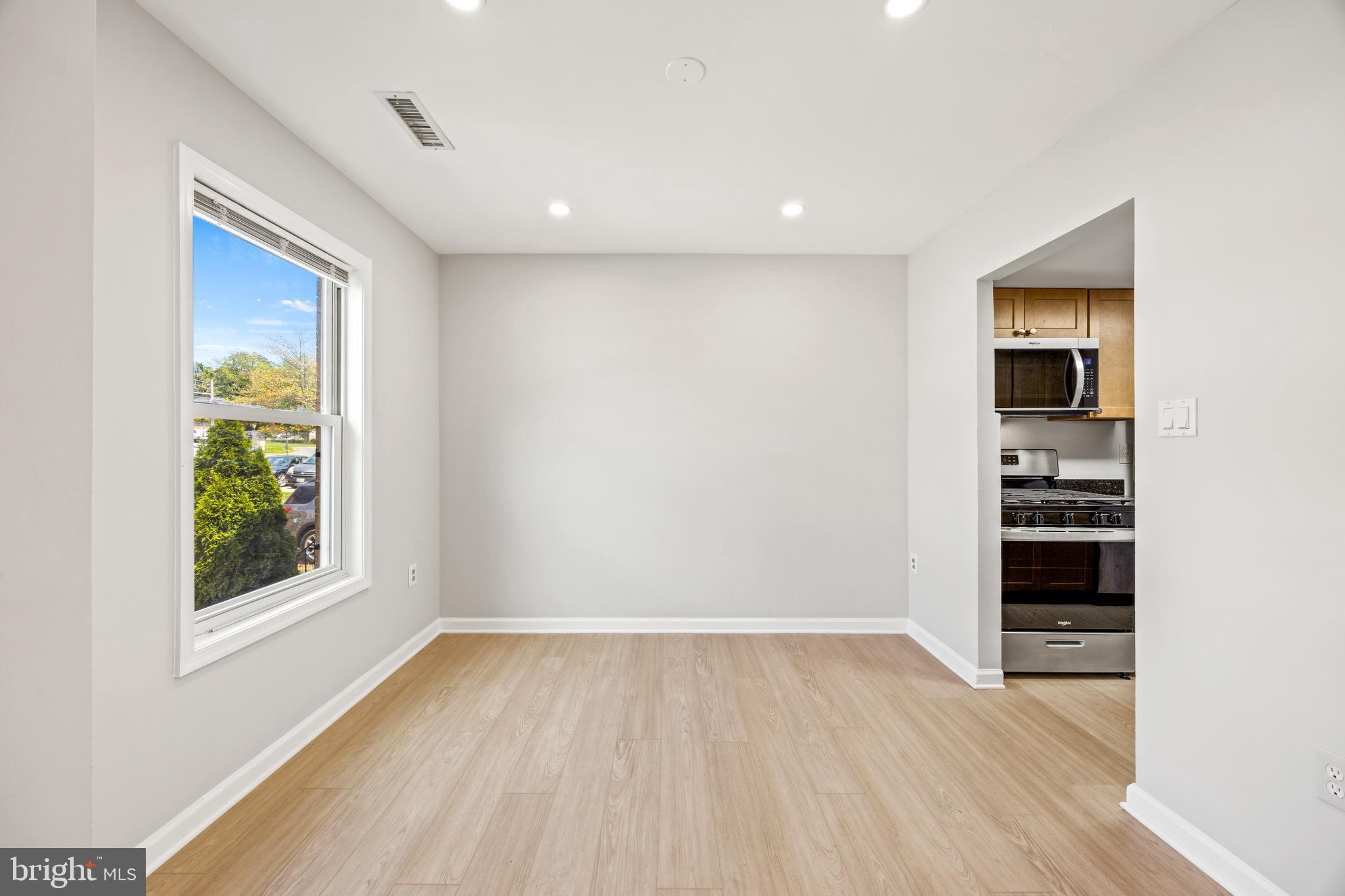 565 W DIAMOND AVENUE 27
