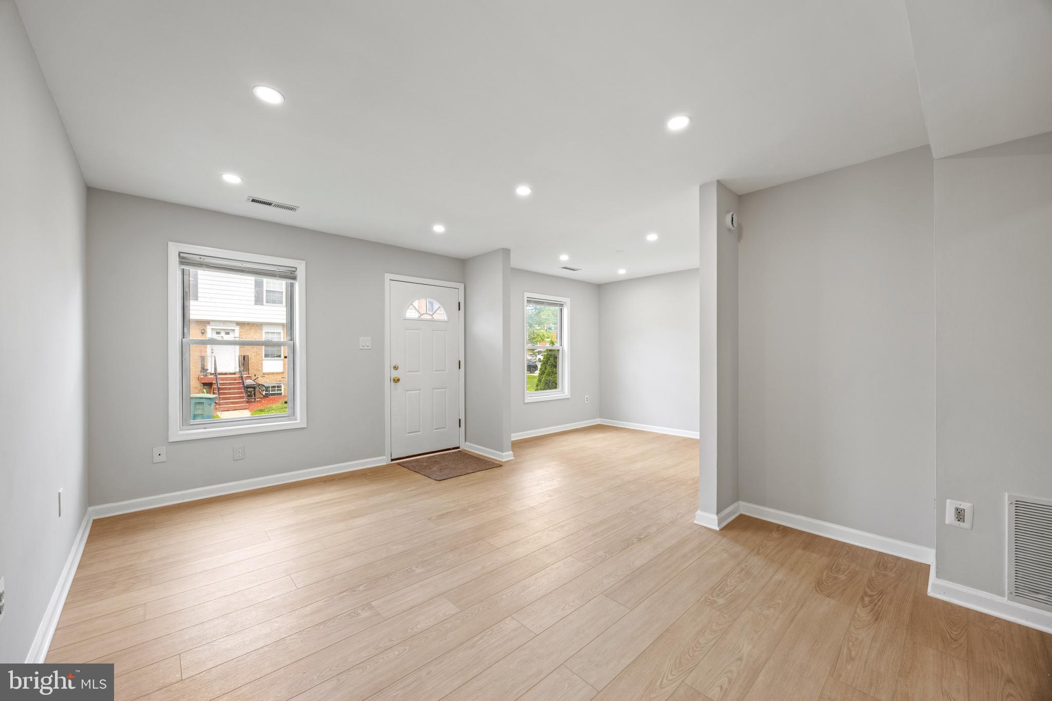 565 W DIAMOND AVENUE 27