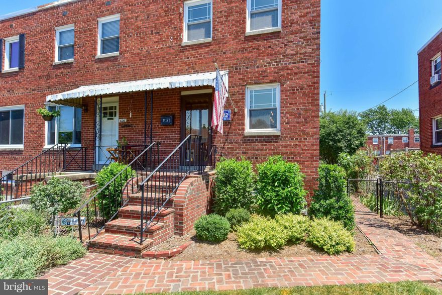 Fabulous end unit townhouse in the desirable SW quadrant of Old Town. Beautifully updated and expanded with a spectacular sun room addition with vaulted ceiling. Abundant natural light throughout. Additional den and laundry room in finished lower level. Lovely deck overlooking a large yard and off street parking. Just a short walk to the King Street metro station, shops and restaurants.